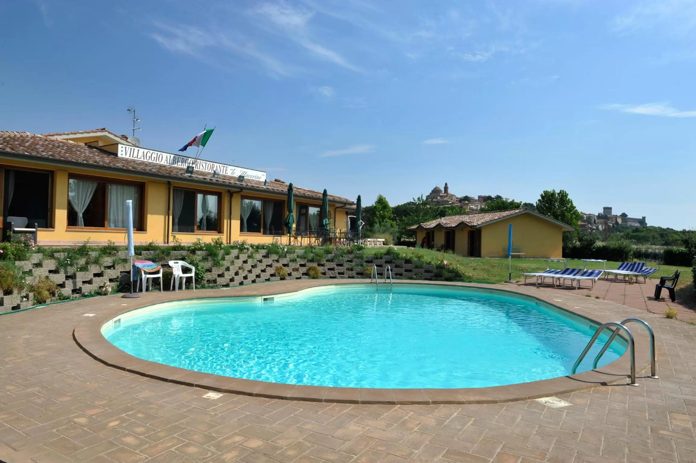 Property building in Le Macerine