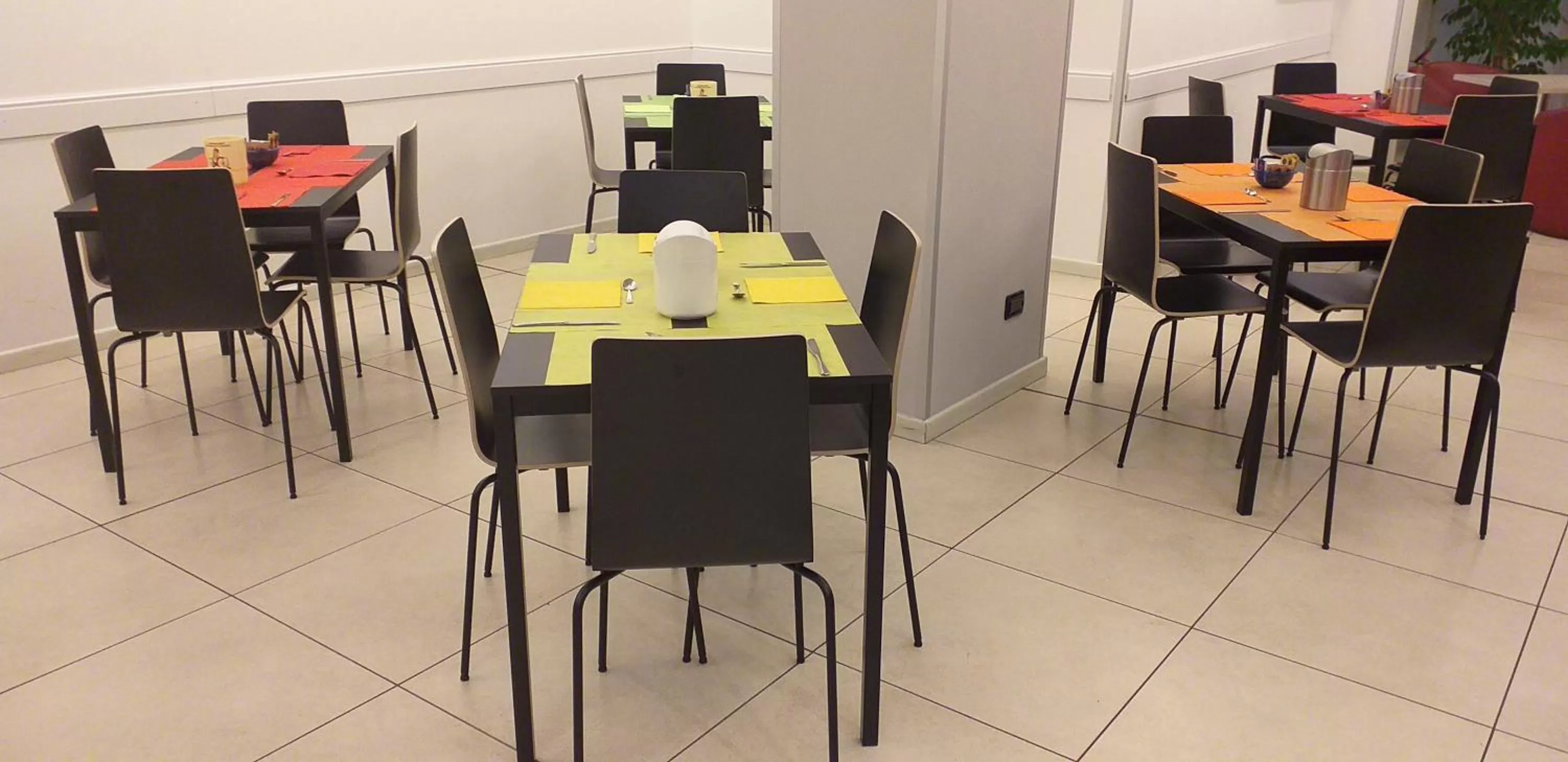 Restaurant/places to eat in Hotel Lux