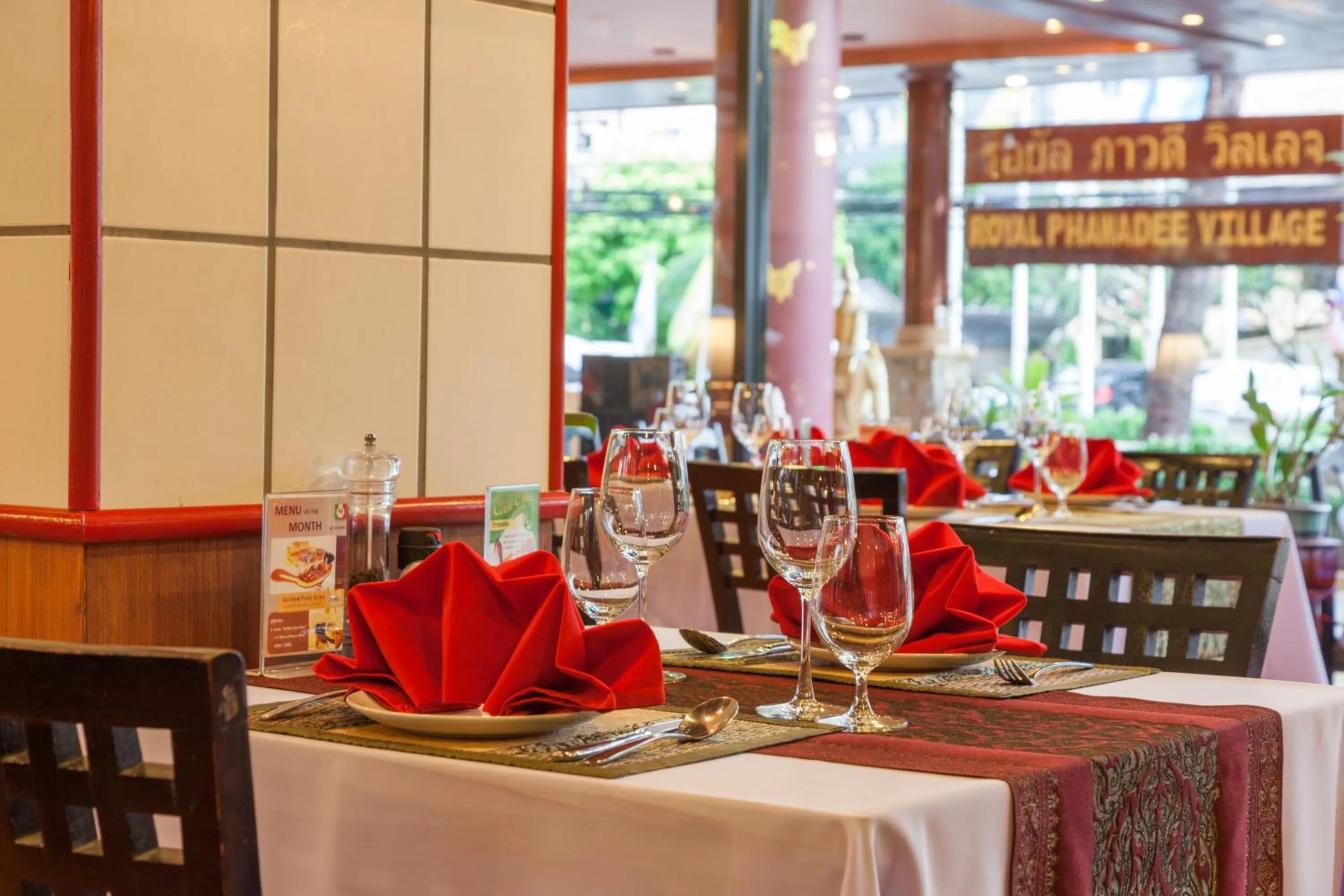 Restaurant/places to eat in Royal Phawadee Village Patong - 2 Minutes walk to the beach