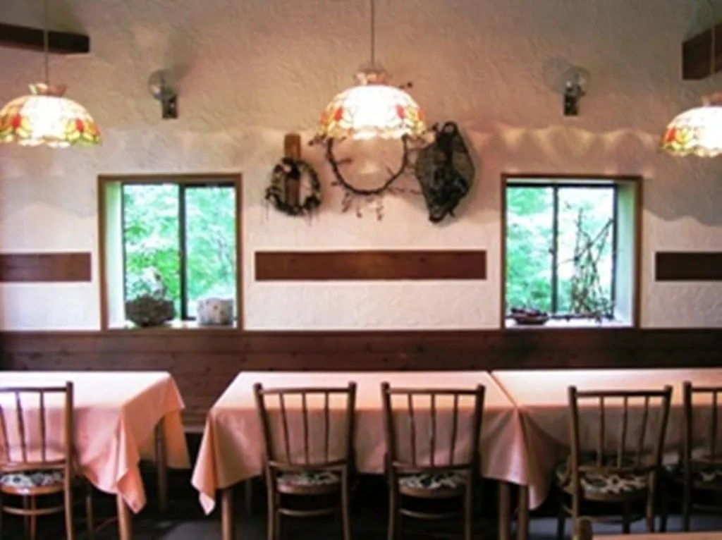 Restaurant/places to eat in Madarao Elm Pension