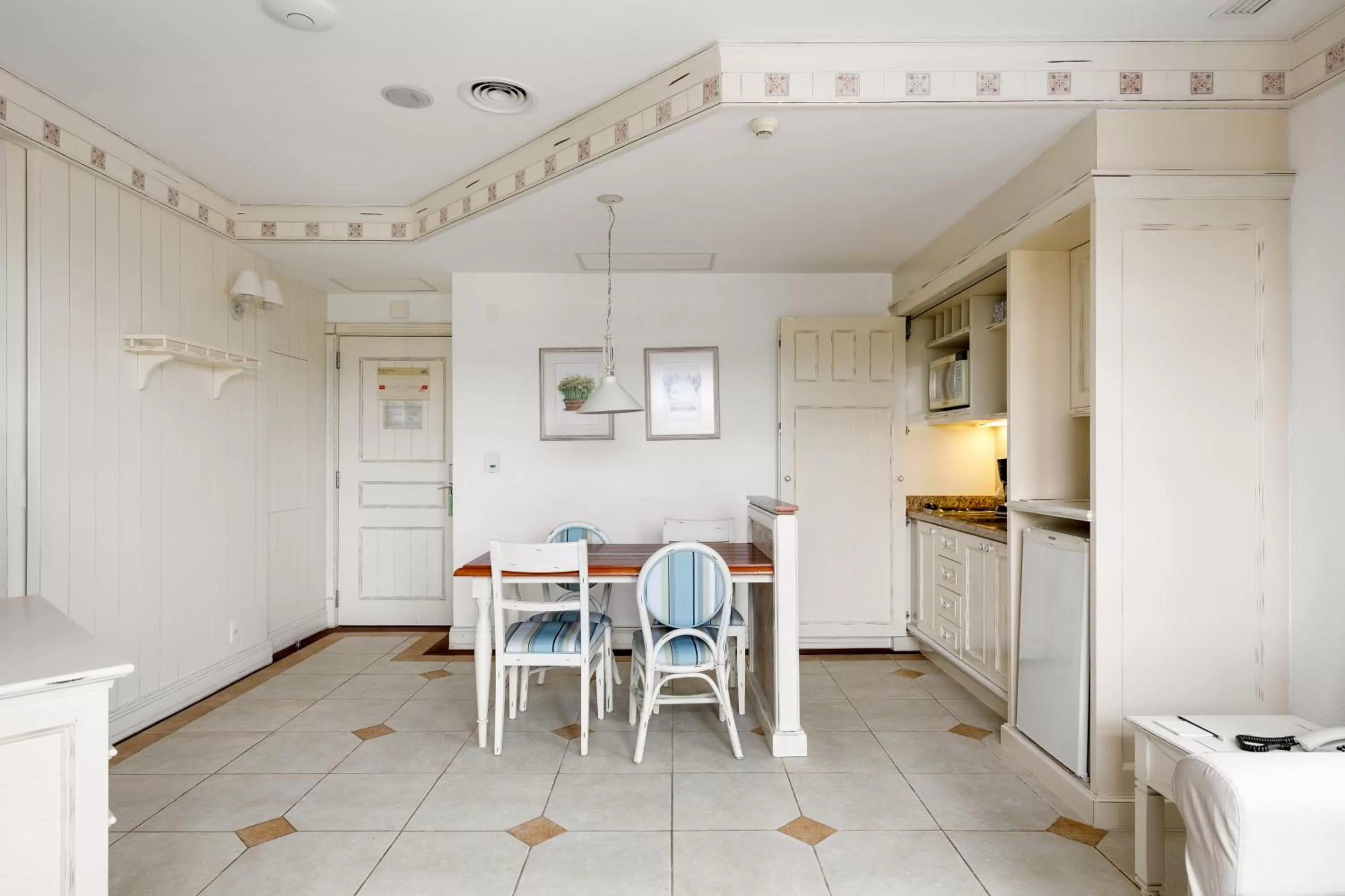 Dining Area in IL Campanário Villaggio Resort Suites - Jurerê Internacional