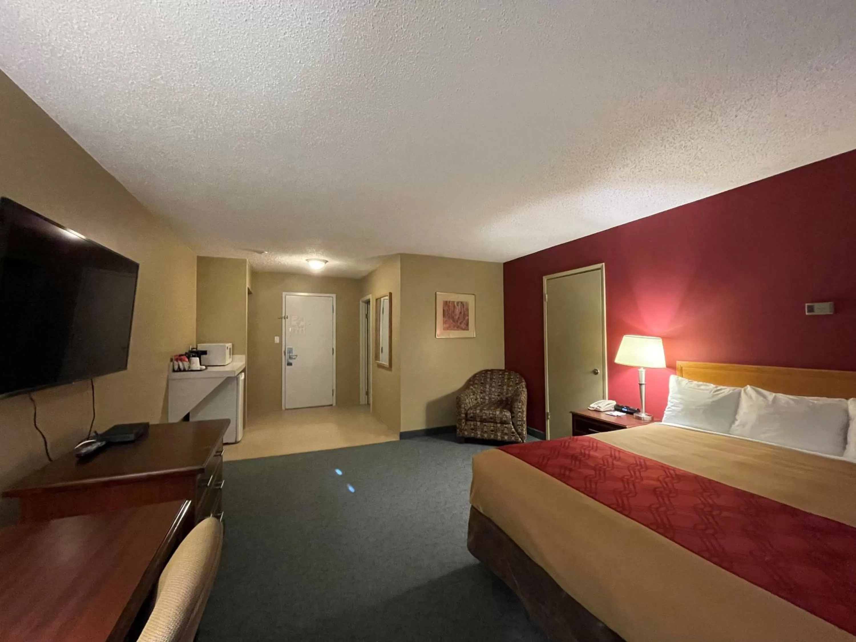 Photo of the whole room, Bed in Travelodge by Wyndham Fort St John