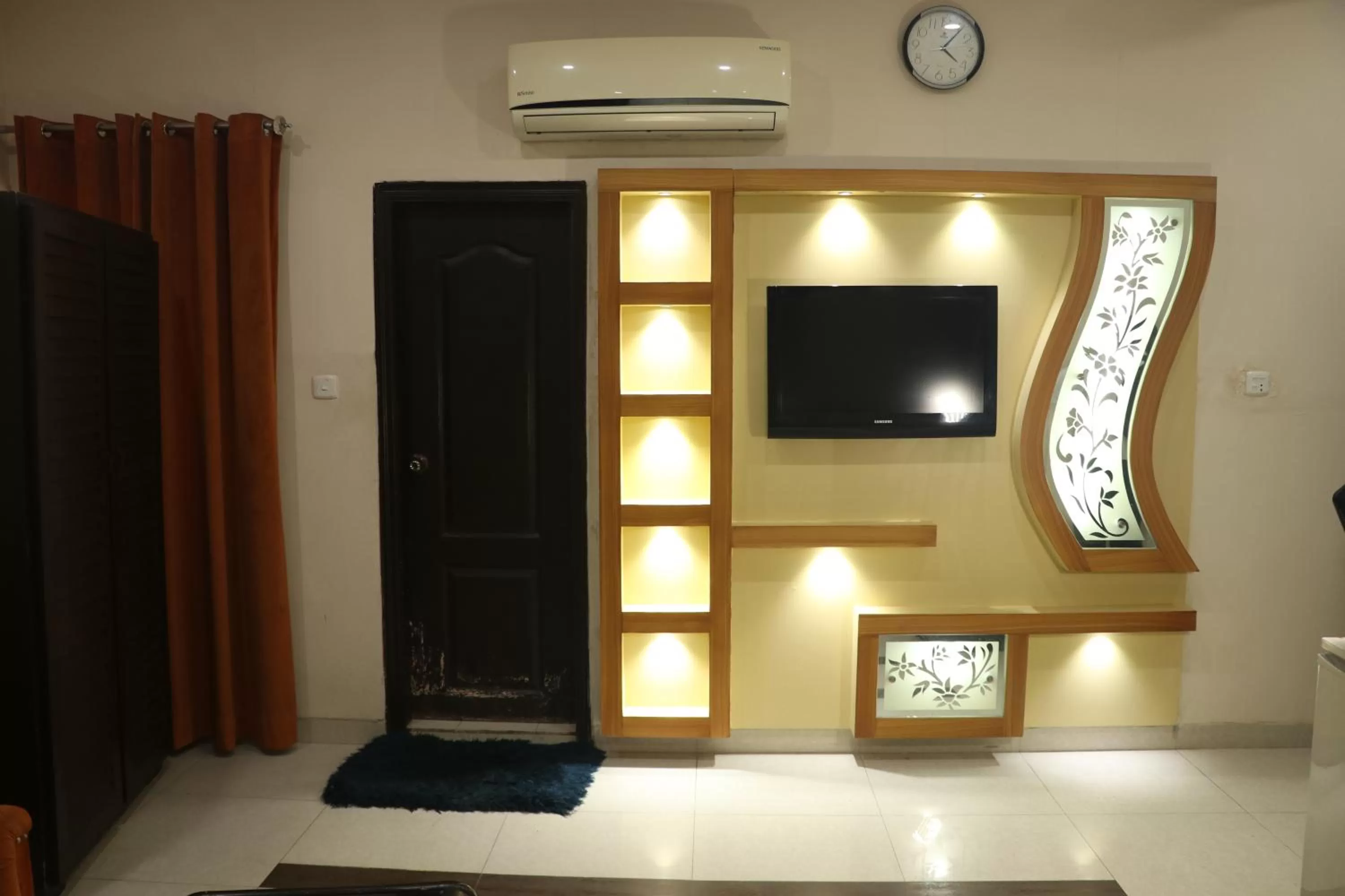 TV and multimedia in Hotel Grace inn