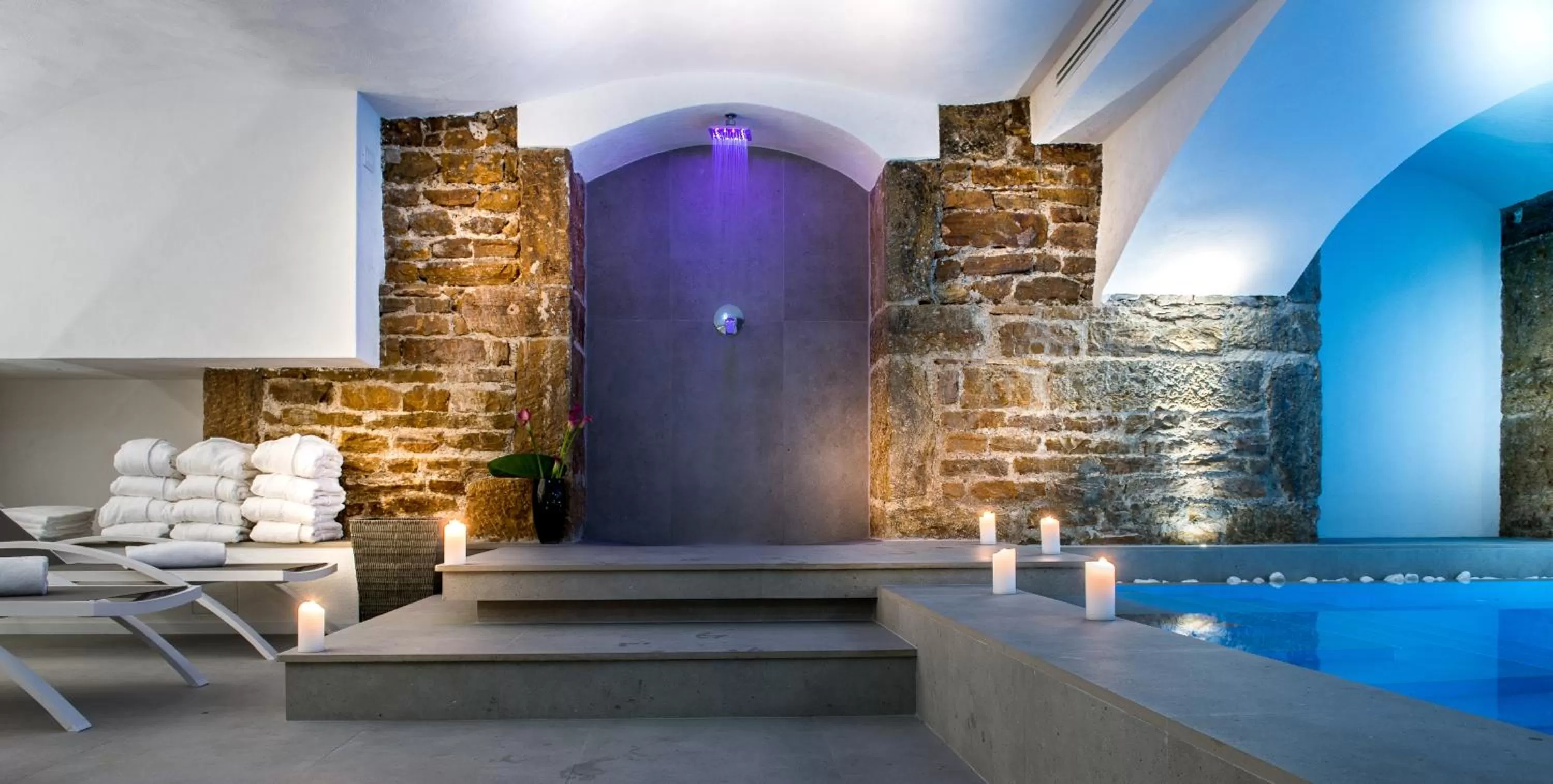 Swimming pool in Boscolo Lyon Hotel & Spa