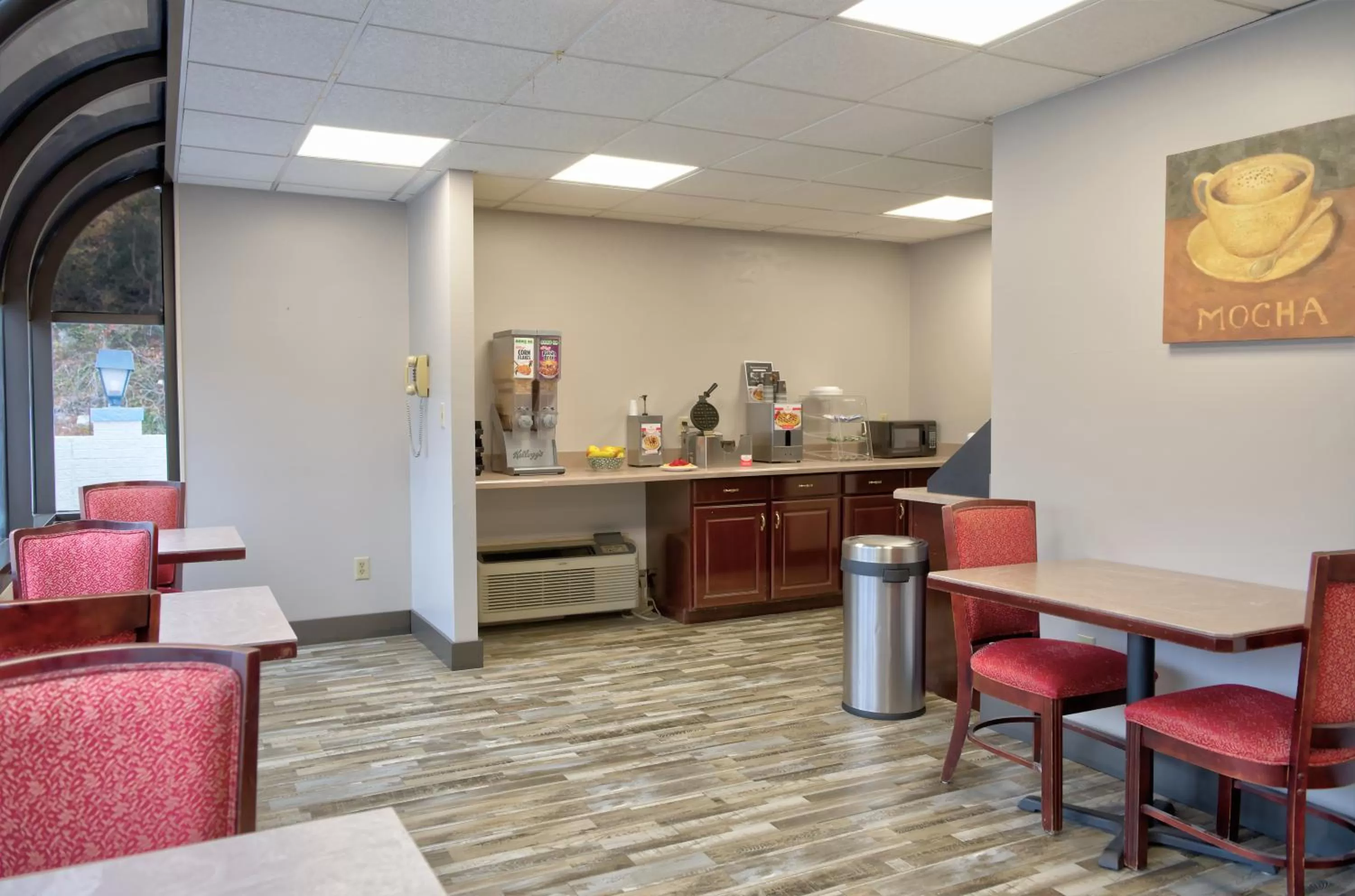 Restaurant/places to eat in Days Inn by Wyndham Harriman