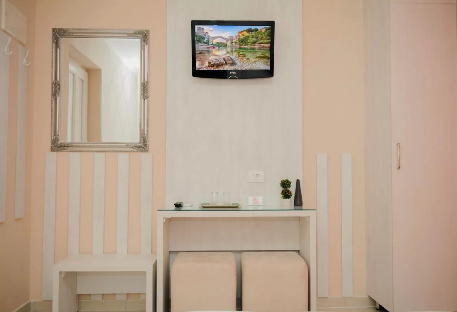 TV and multimedia, TV/Entertainment Center in Hotel - Villa Lejla