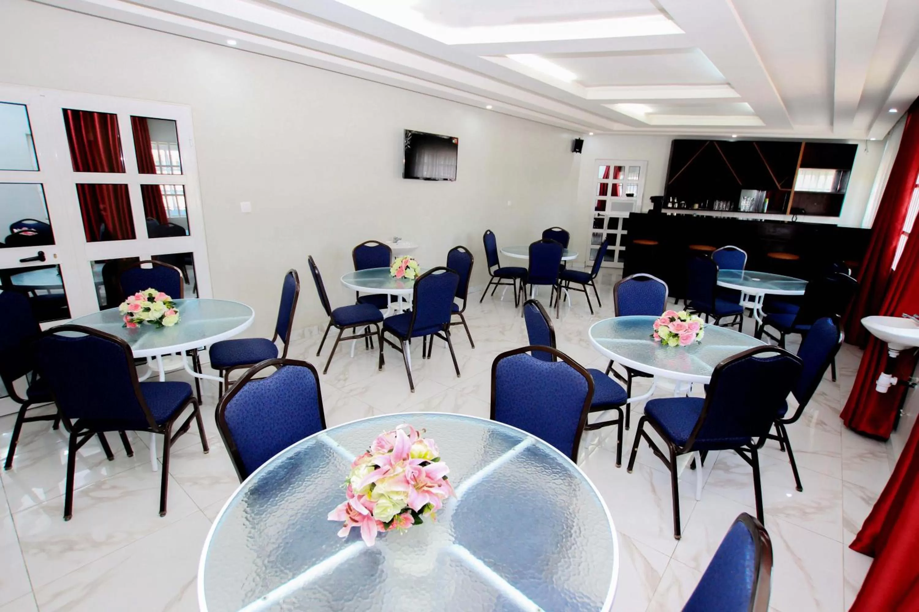 Restaurant/places to eat in Hotel Galilée