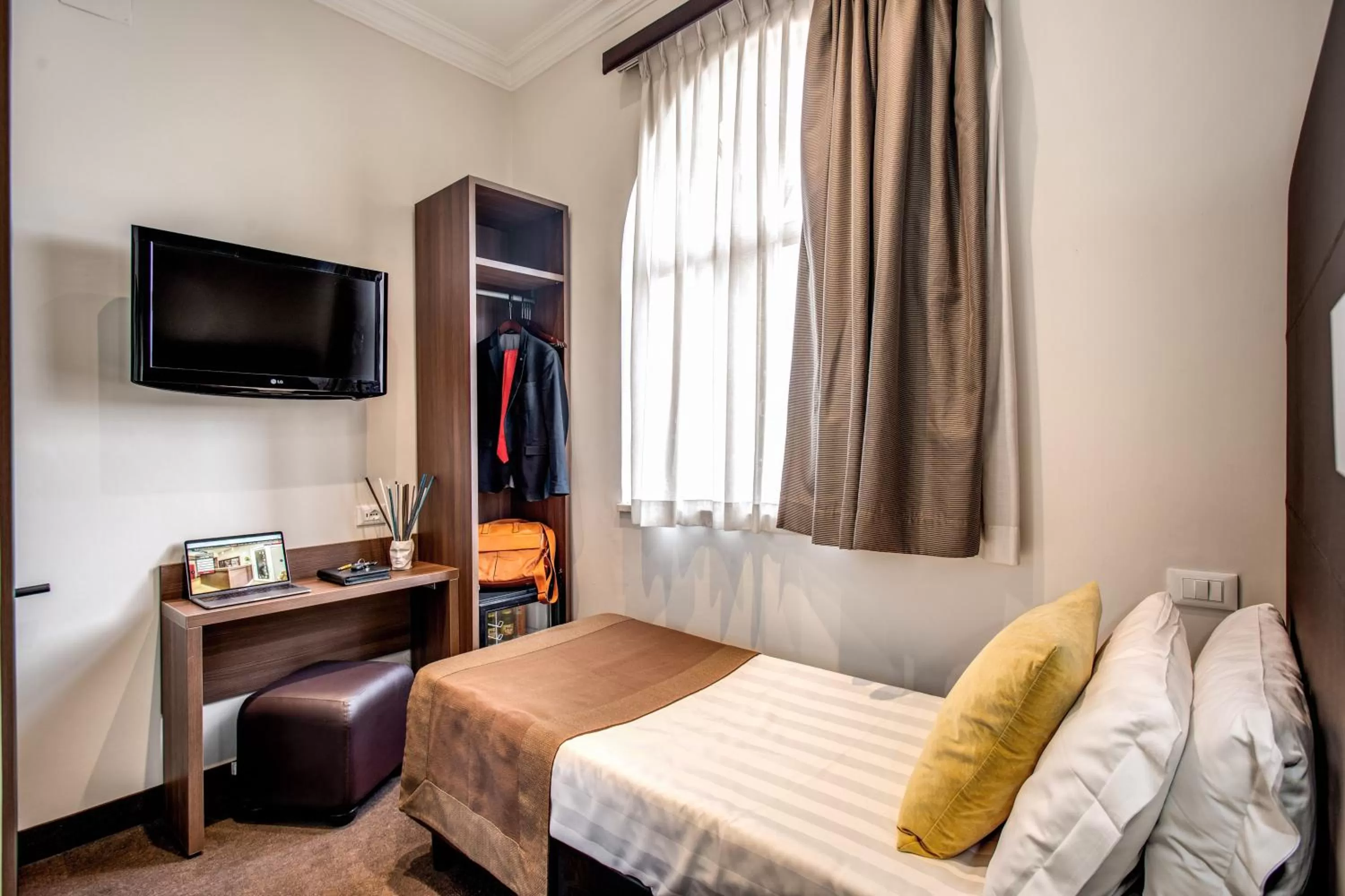 Photo of the whole room, Bed in Rome Garden Hotel