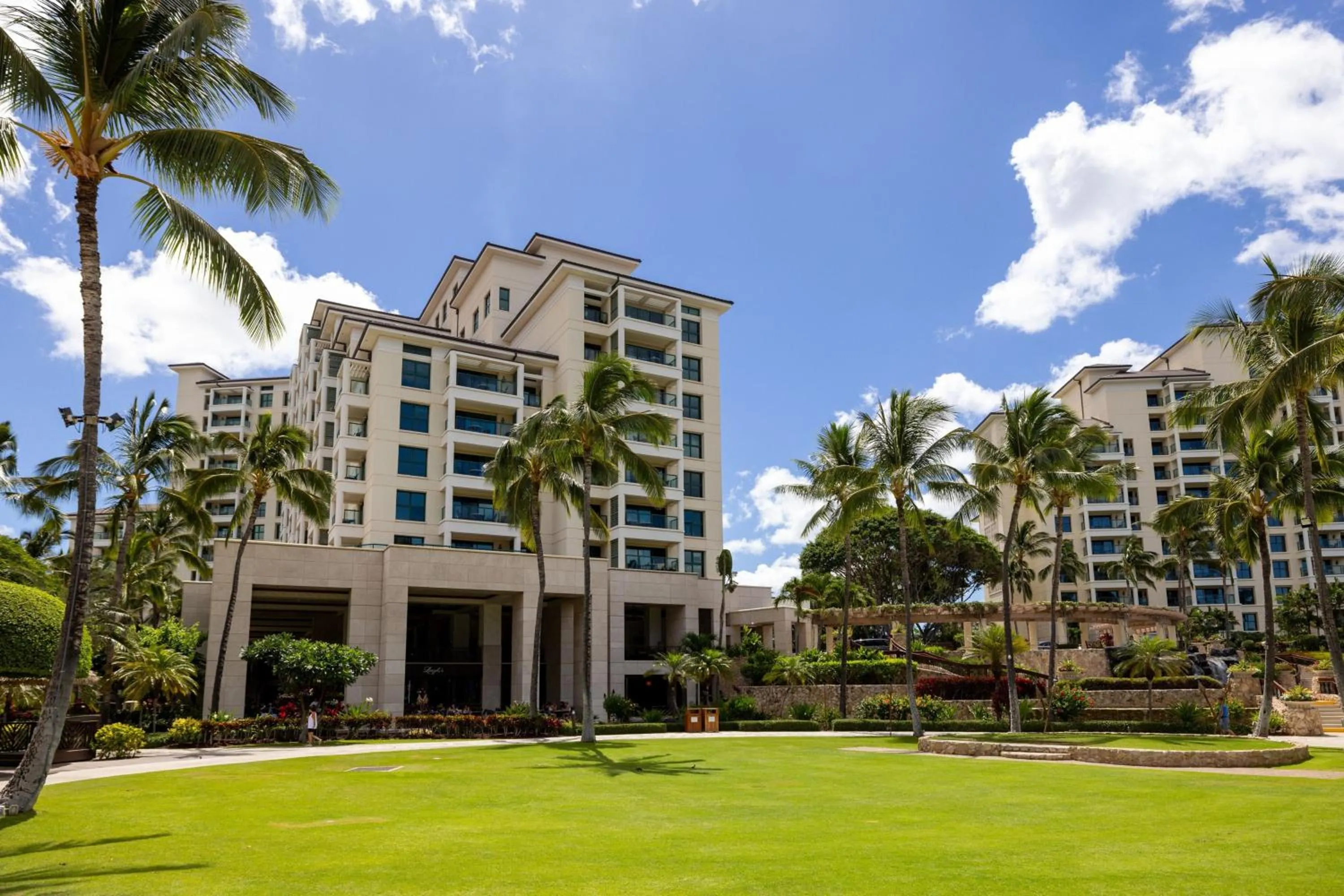 Property building in Marriott's Ko Olina Beach Club
