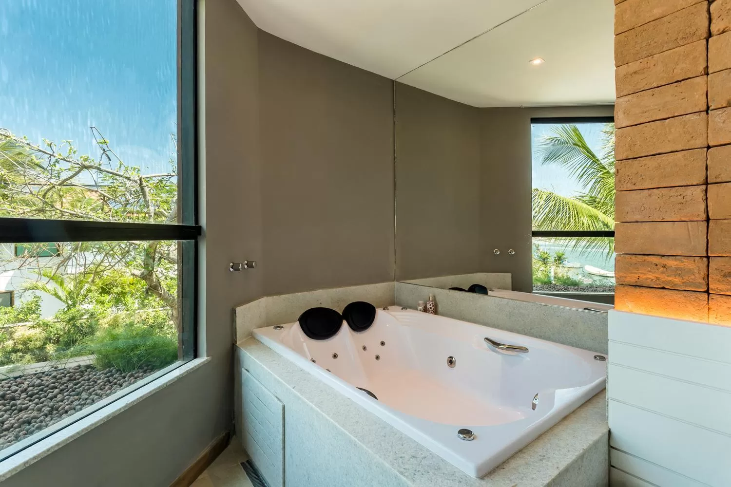 Hot Tub in Bravo Pousada Design