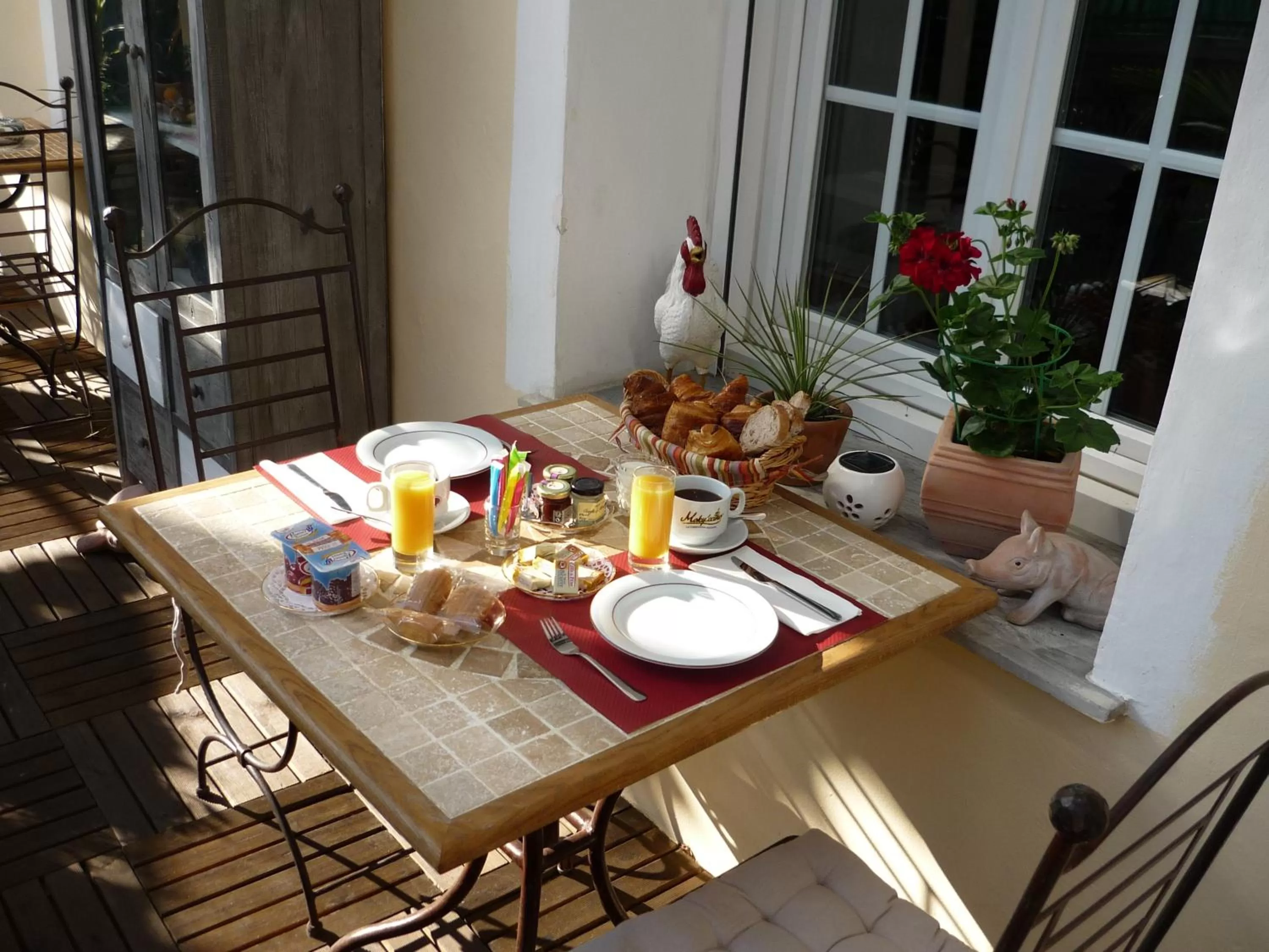 Balcony/Terrace in Logis Hôtel Villa Victorine