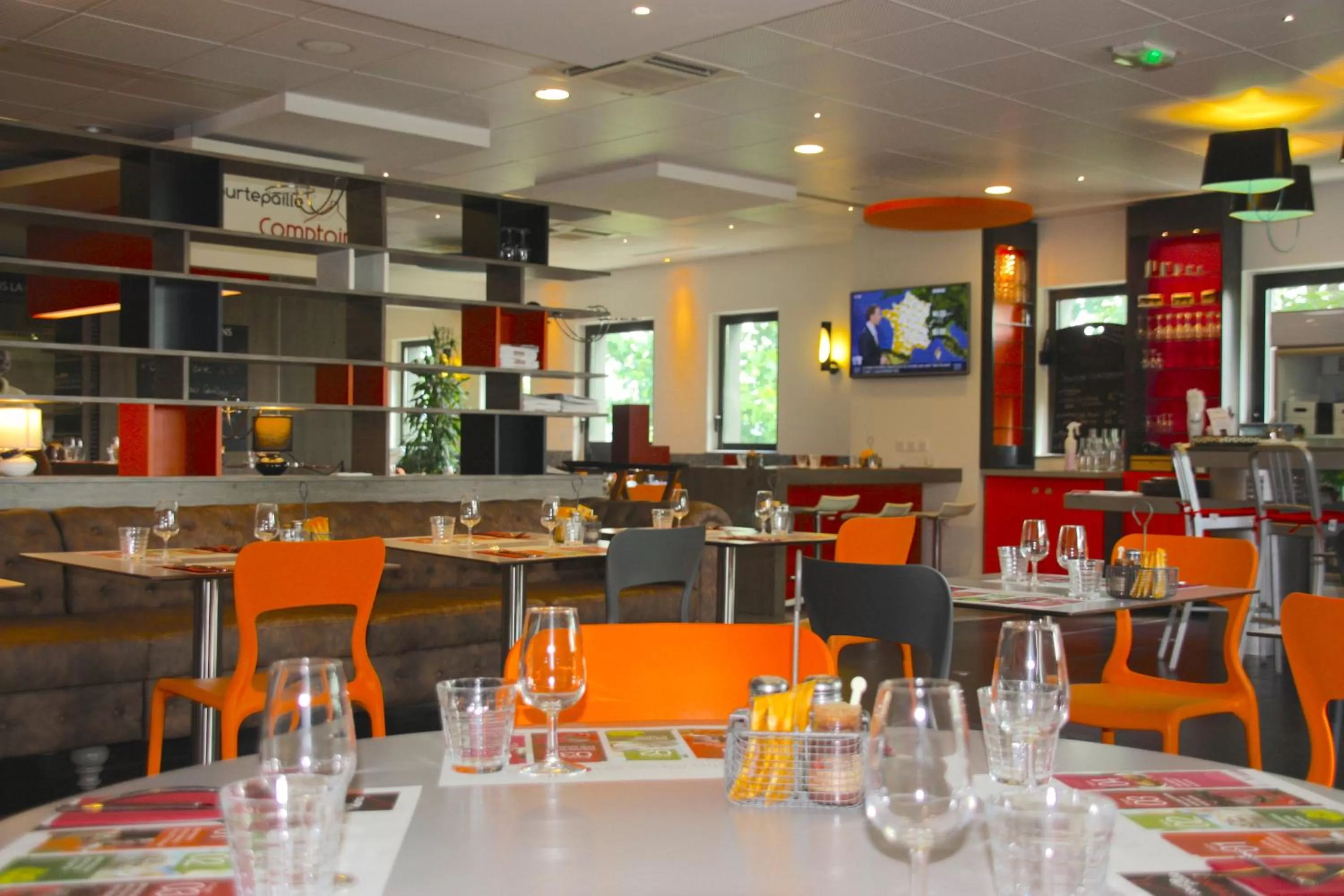 Restaurant/places to eat in ibis Styles Romans-Valence Gare TGV