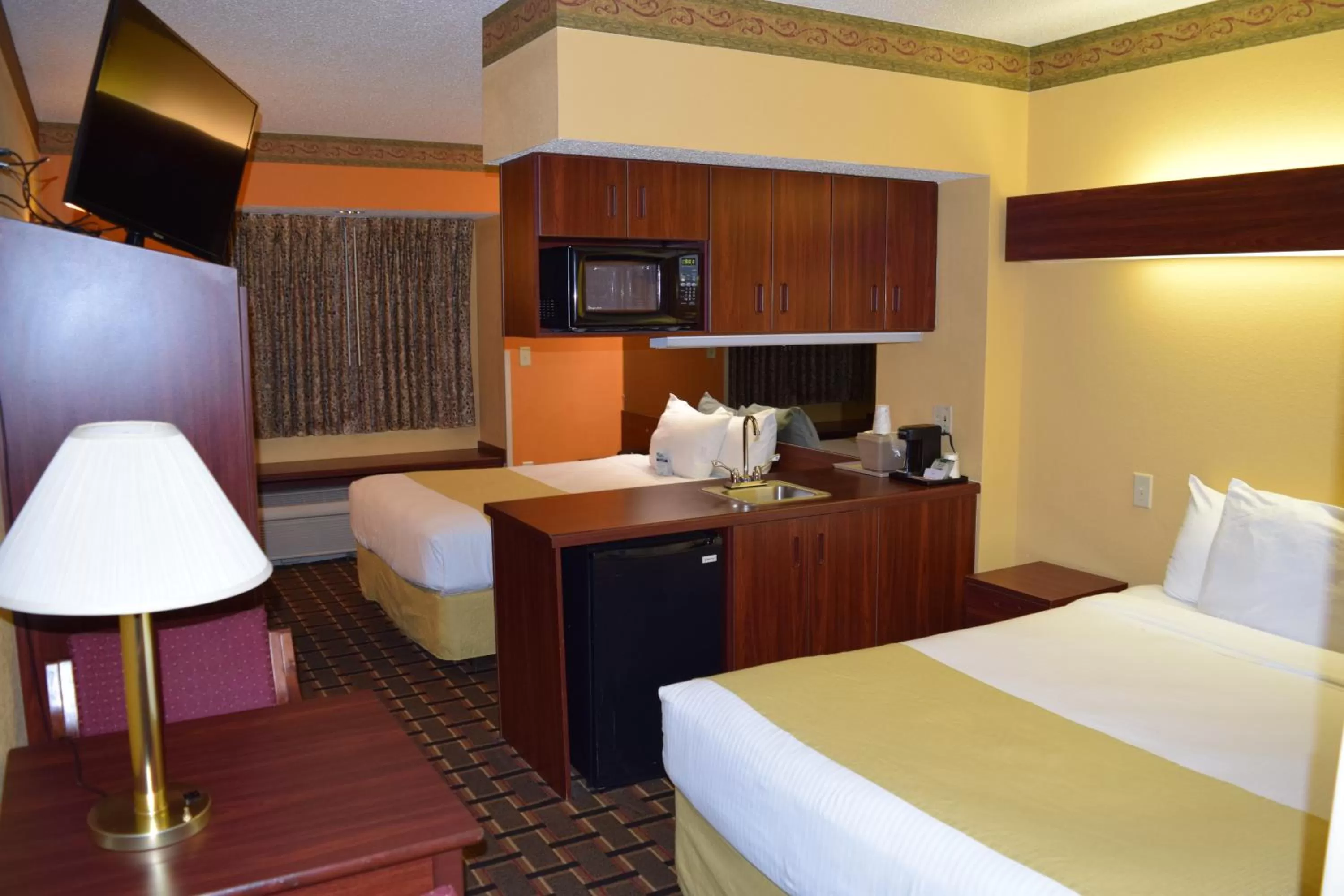 TV and multimedia, Bed in Microtel Inn & Suites by Wyndham Rock Hill/Charlotte Area