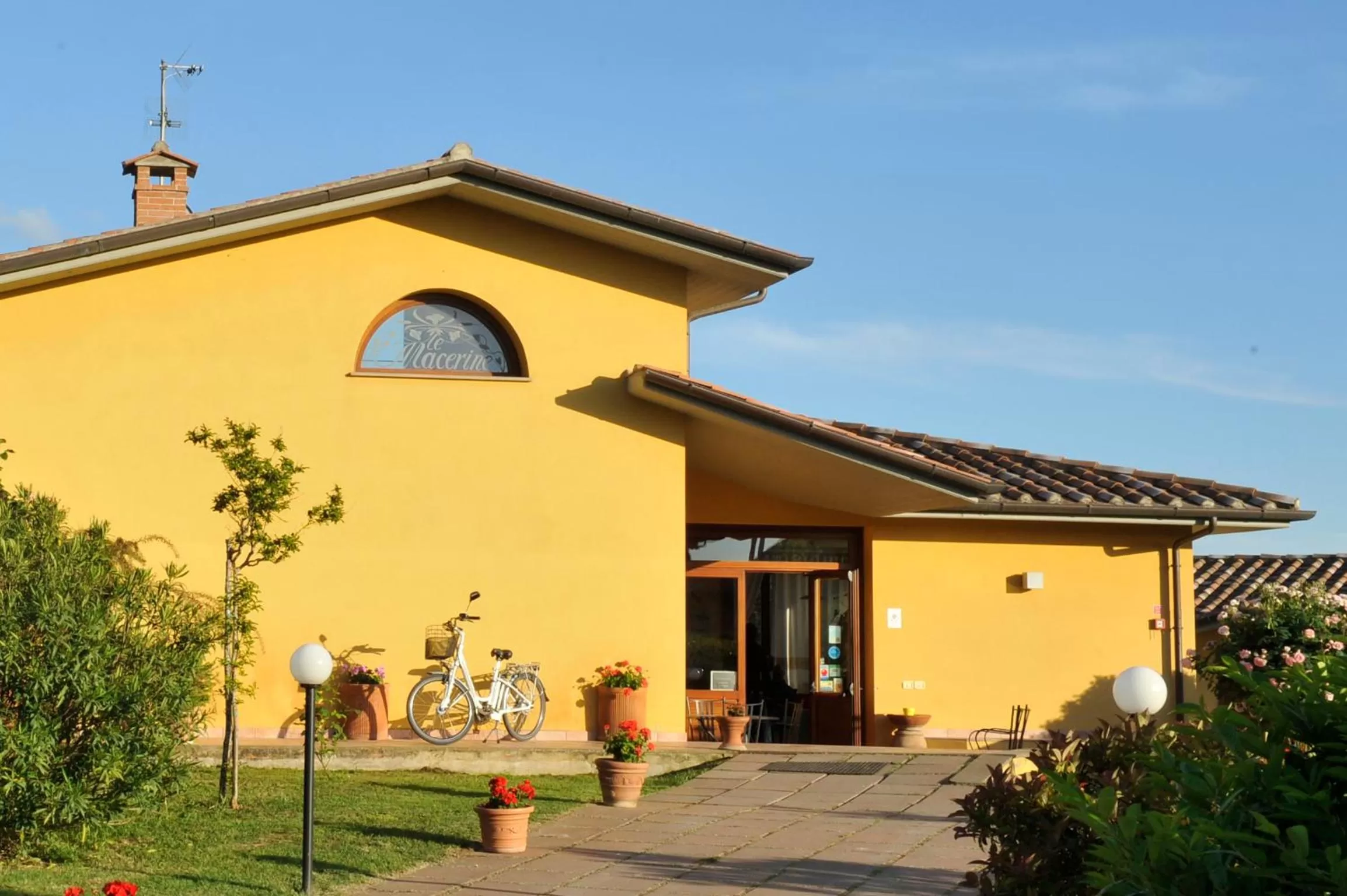 Property building in Le Macerine