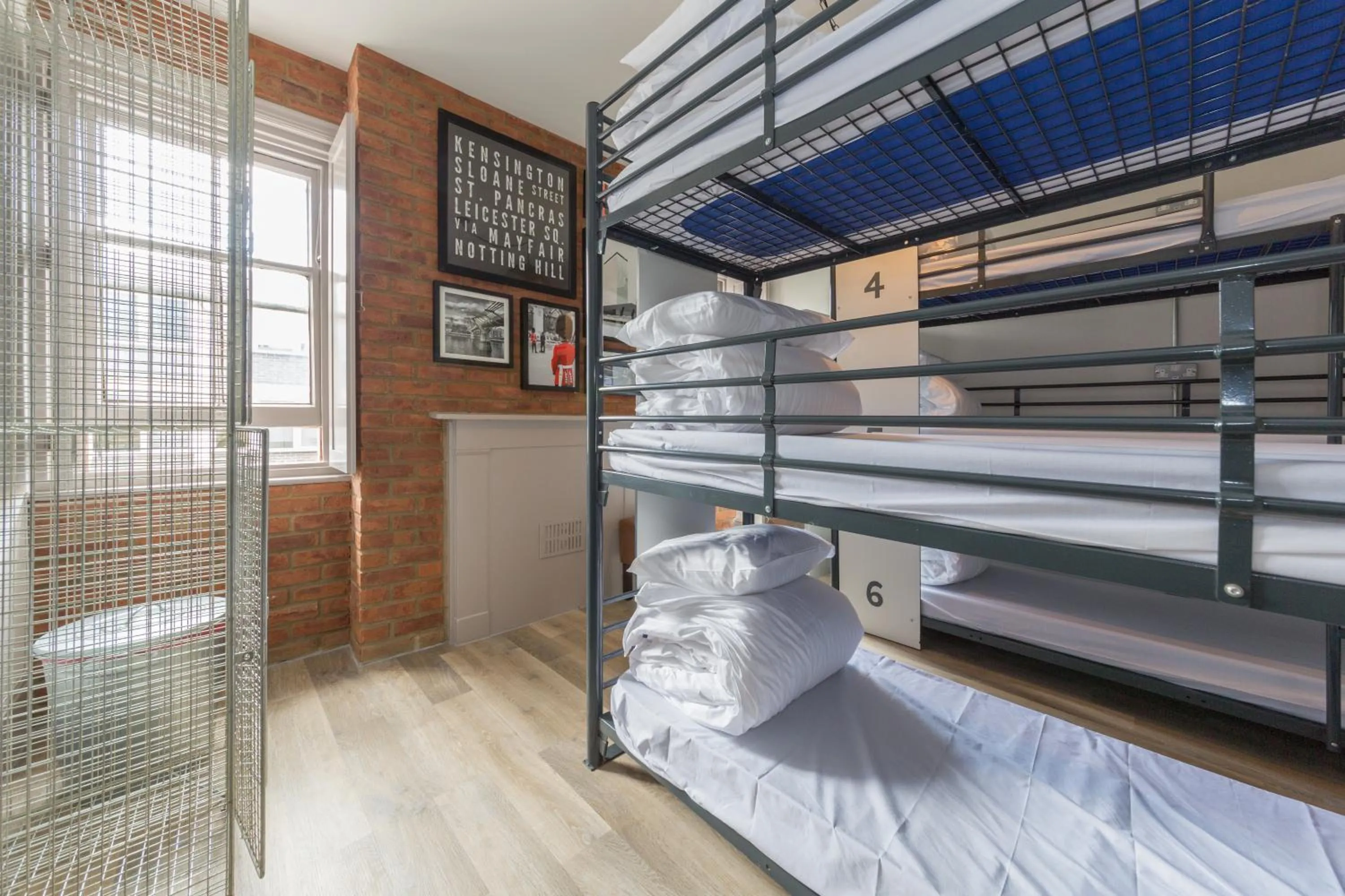 Photo of the whole room, Bed in PubLove @ The Green man, Paddington