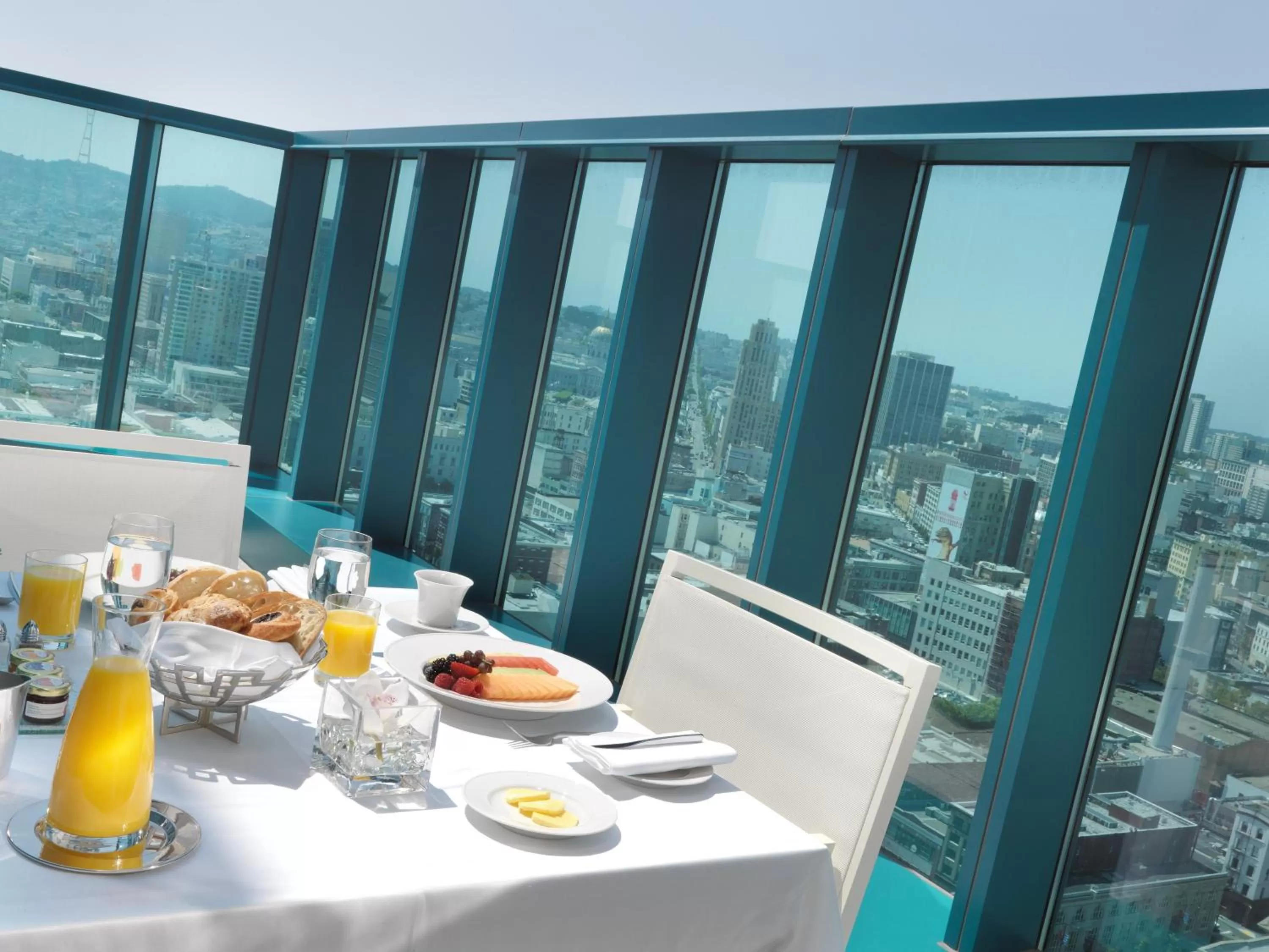Photo of the whole room in InterContinental San Francisco by IHG