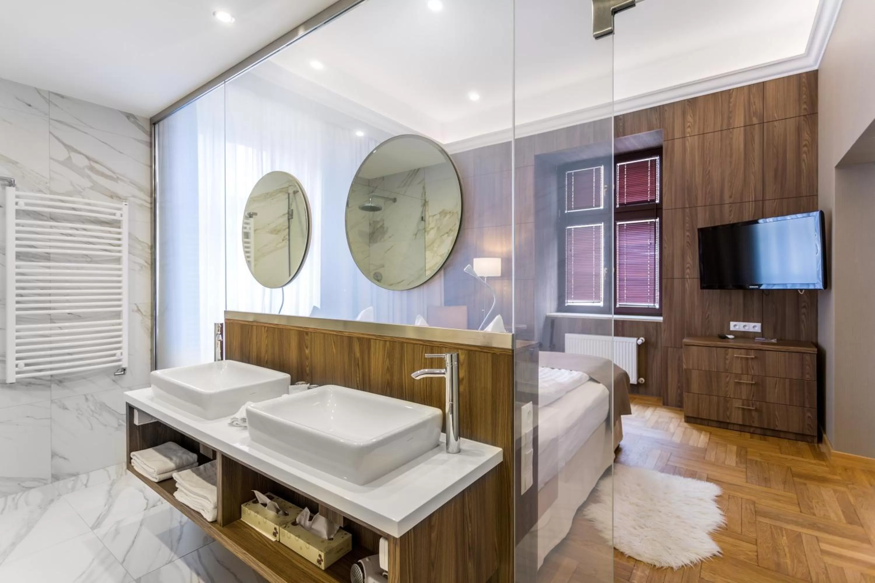 Bathroom, Bed in Hotel Elektor Premium