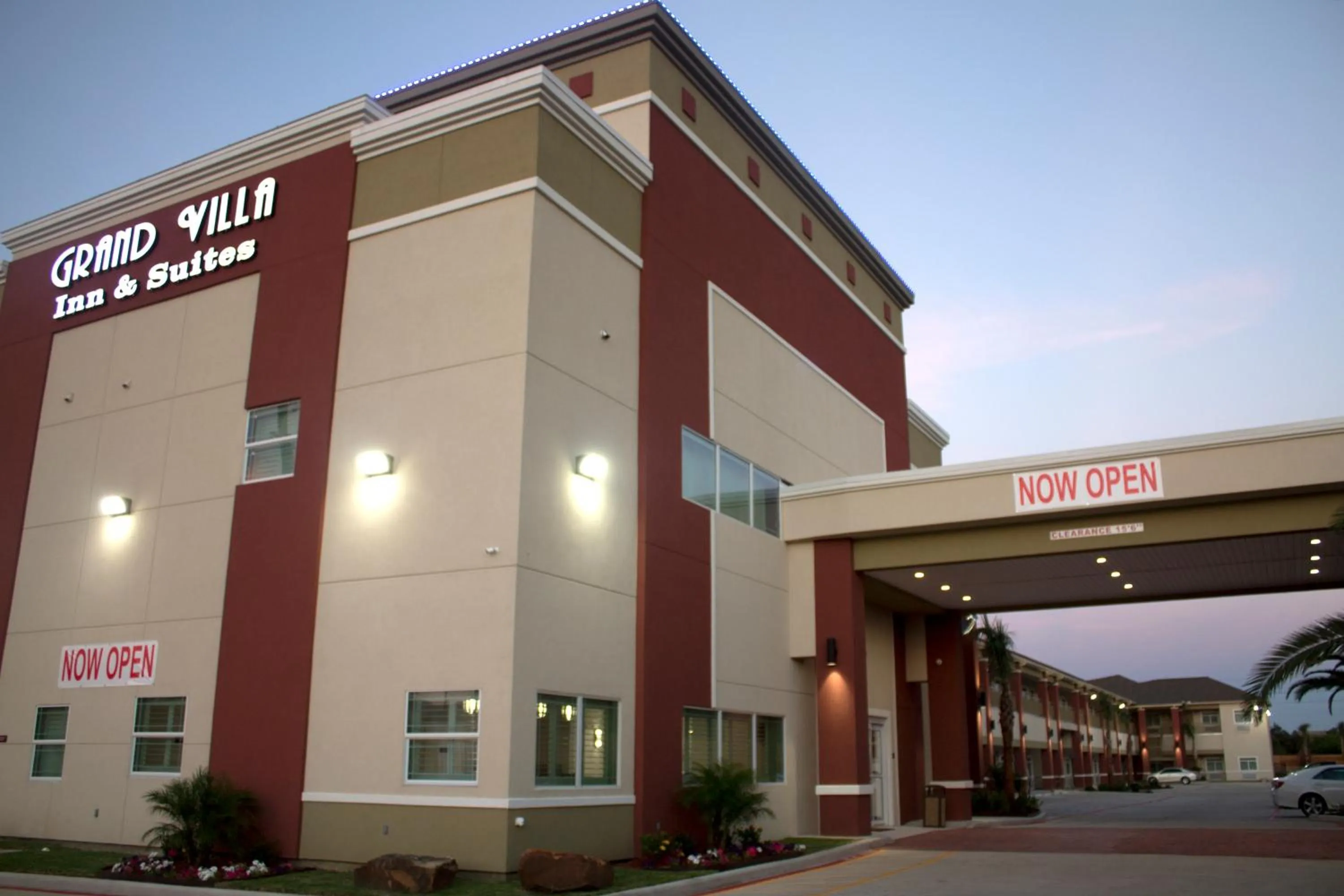 Property building in Grand Villa Inn and Suites Westchase/Chinatown