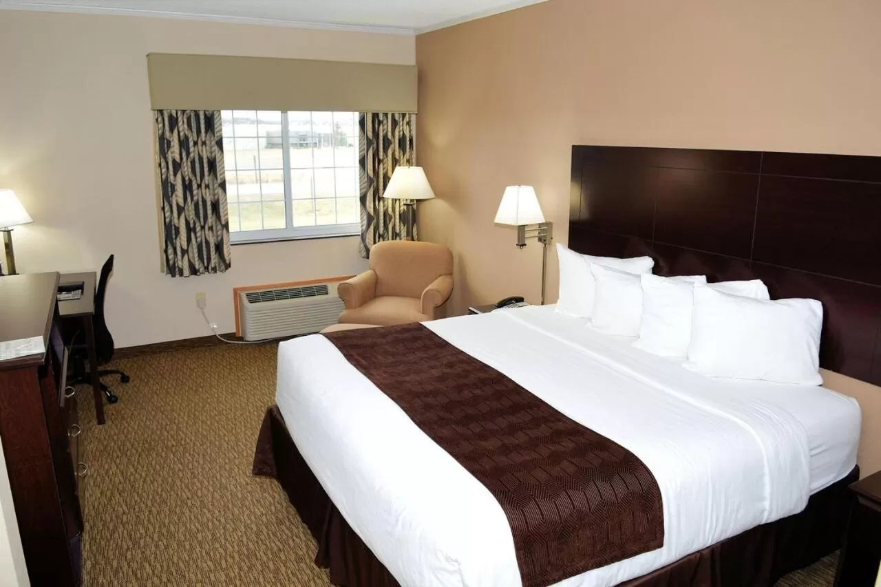 Bed in Rock Island Inn & Suites