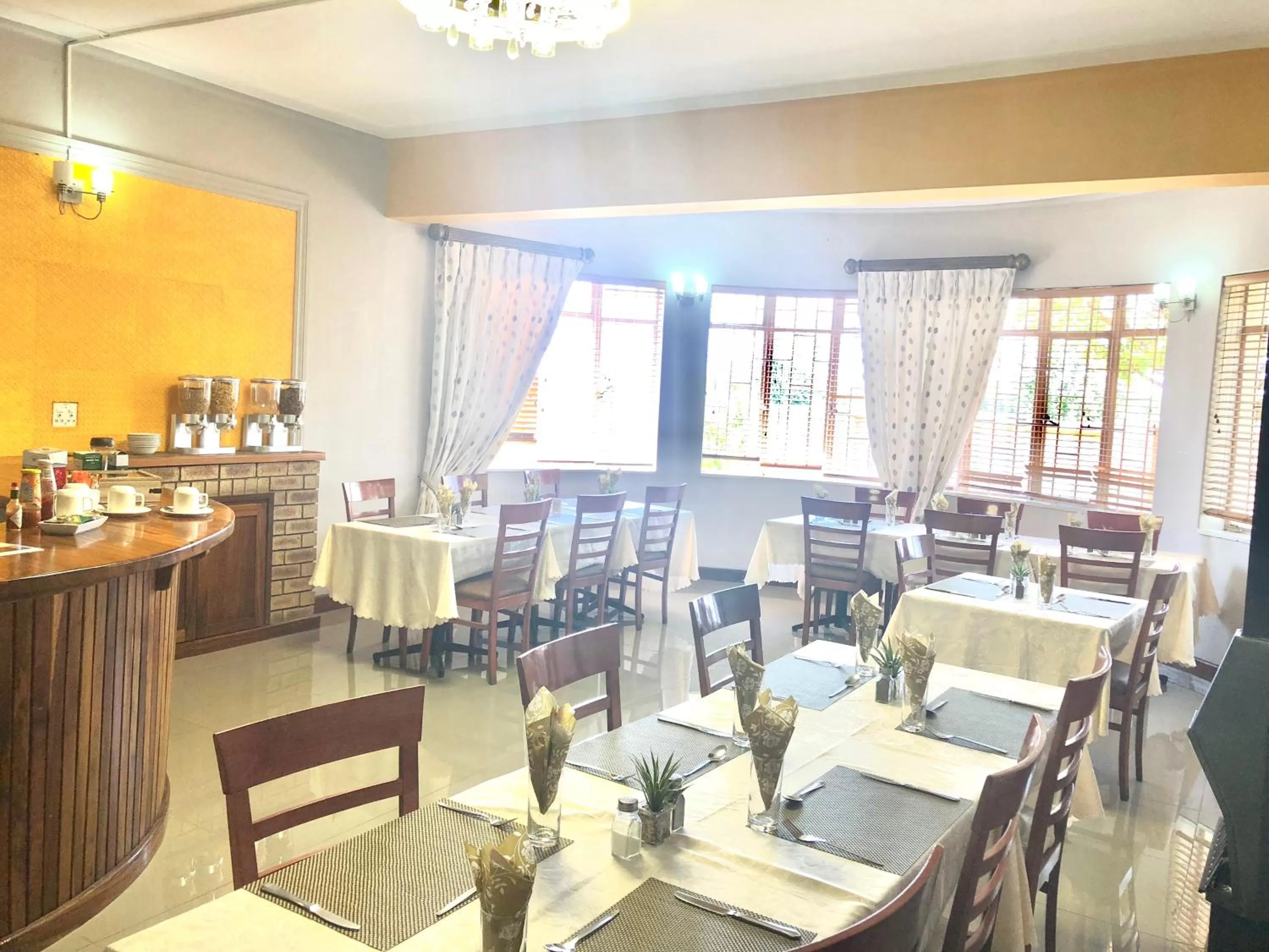 Restaurant/places to eat in Lido Hotel