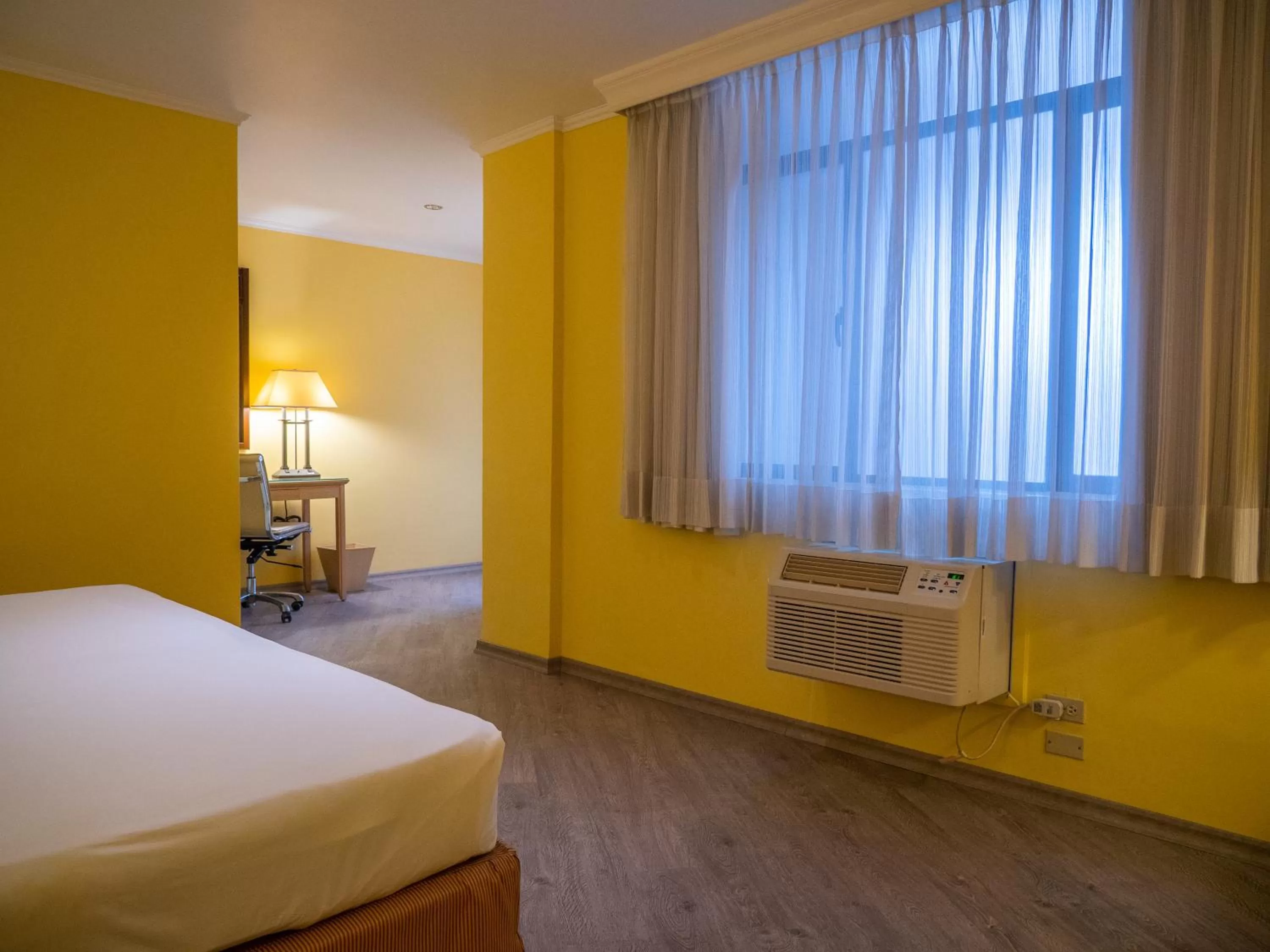 Bedroom, Bed in Grand Hotel Guayaquil, an Ascend Collection Hotel