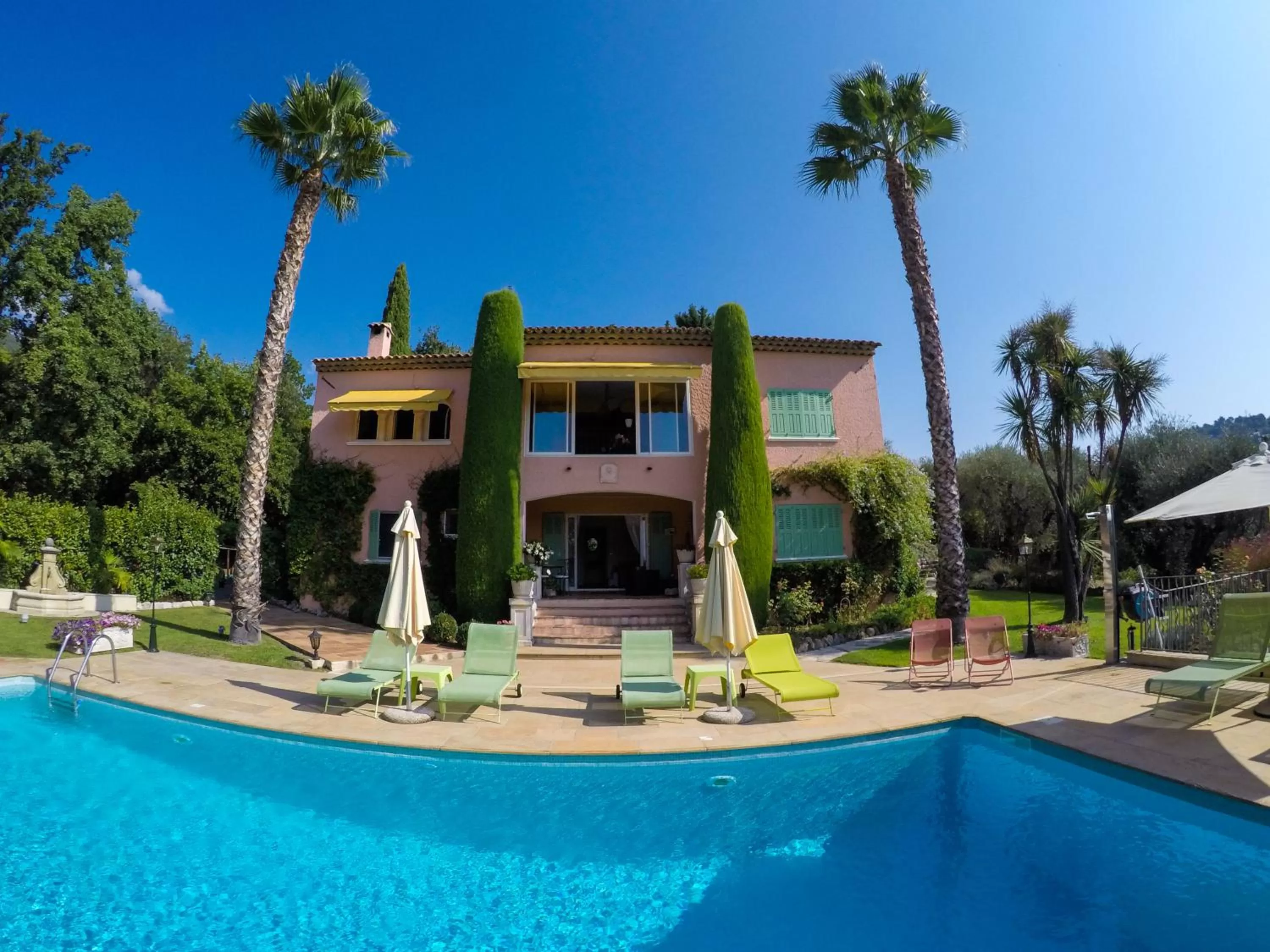 Property building in Mas Du Roc Bed & Breakfast