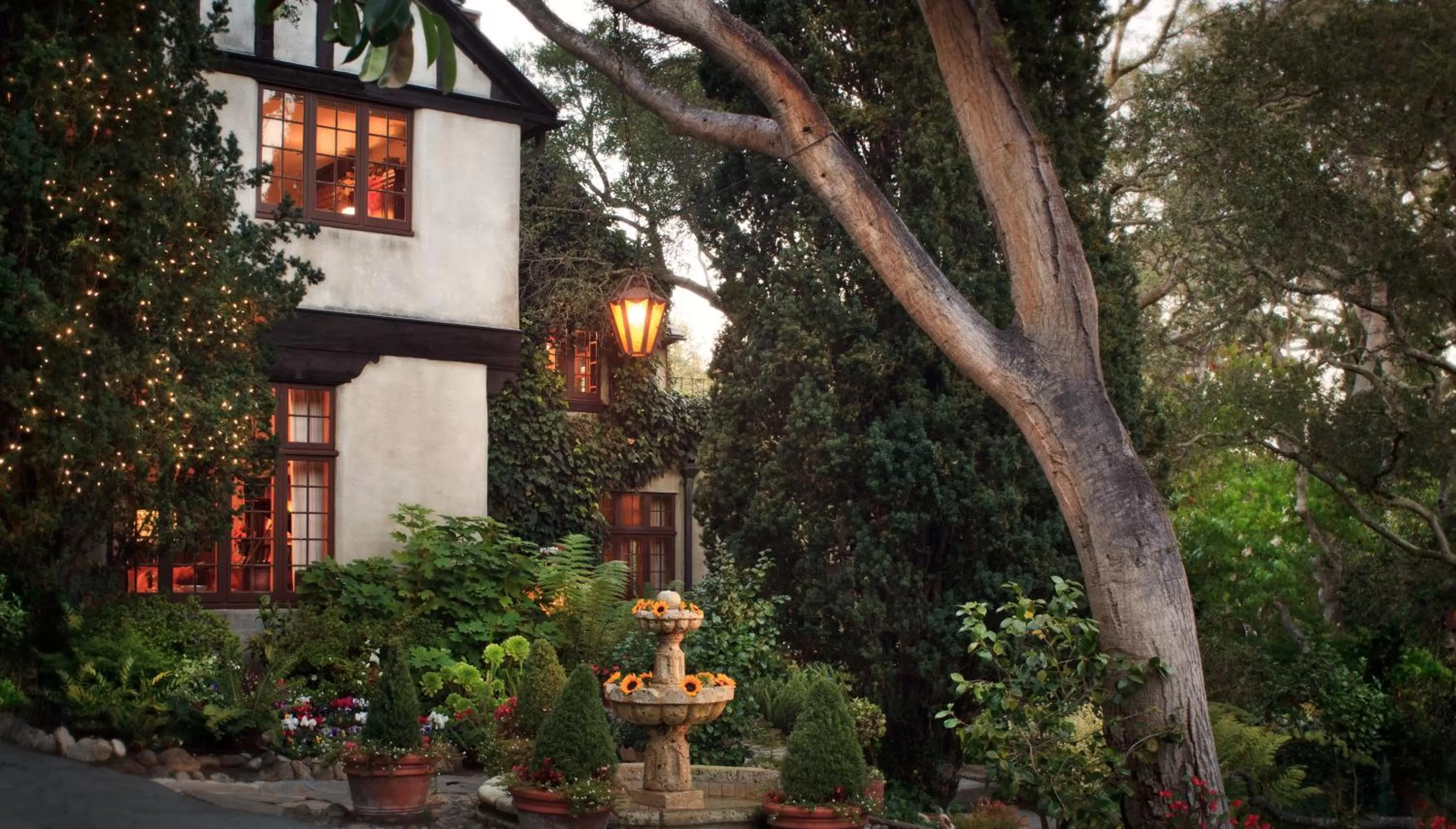 Facade/entrance in Old Monterey Inn