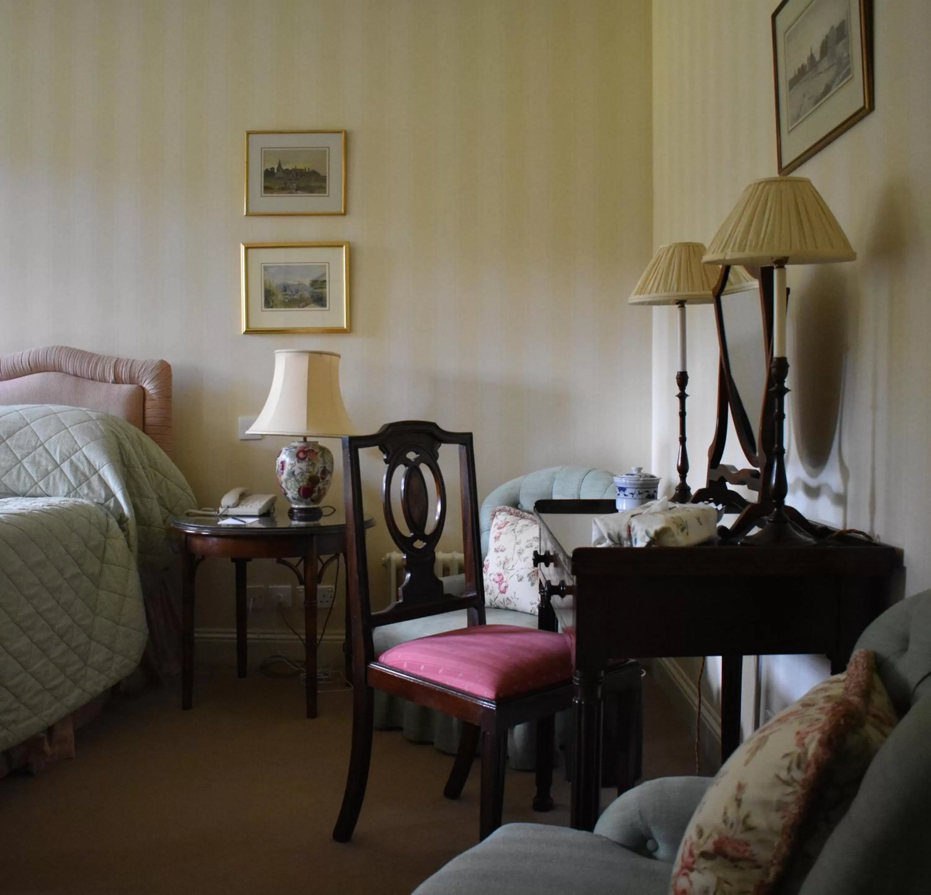 Living room, Bed in Bodysgallen Hall and Spa