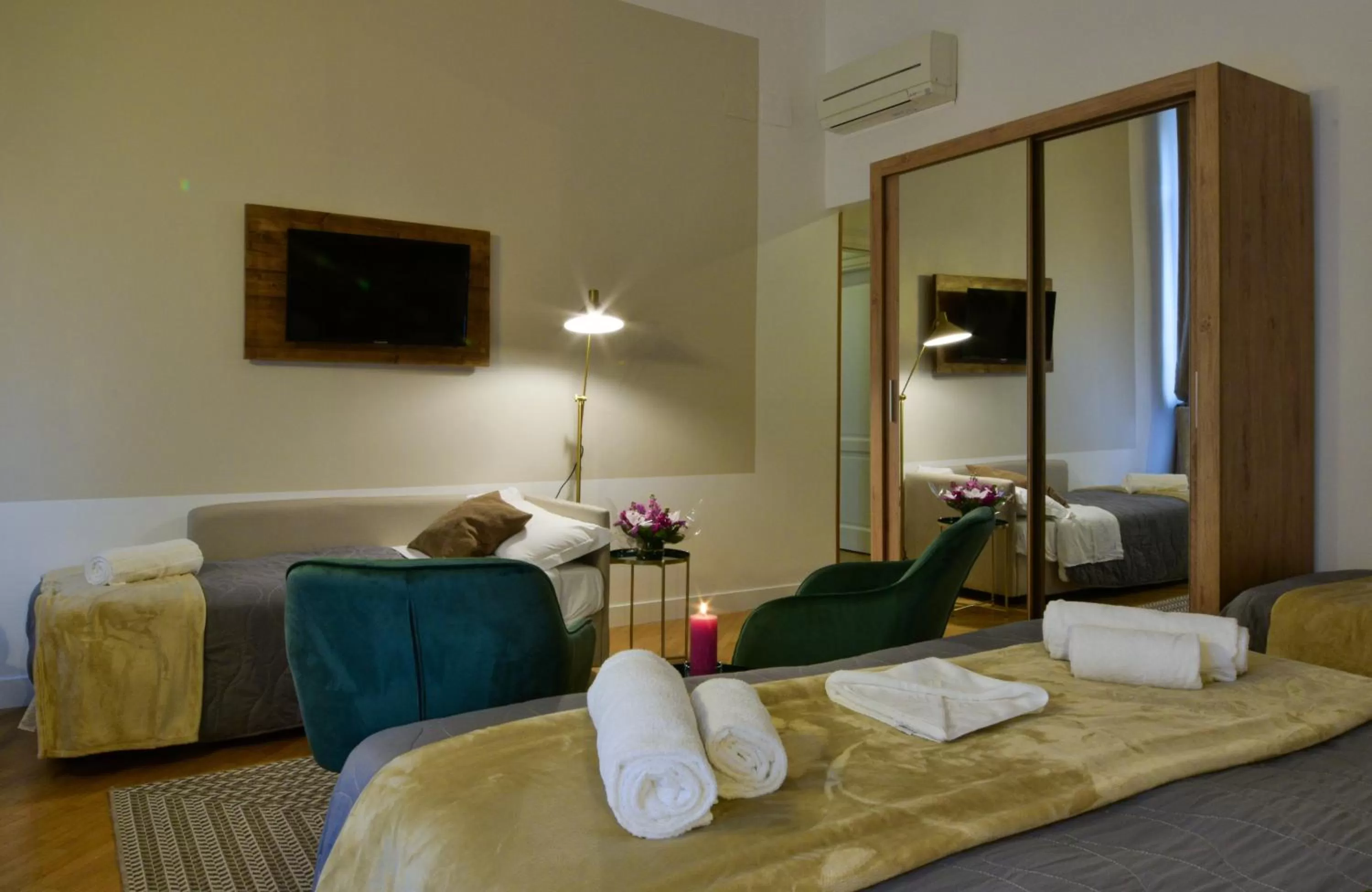 wardrobe, Bed in Spagna Ave