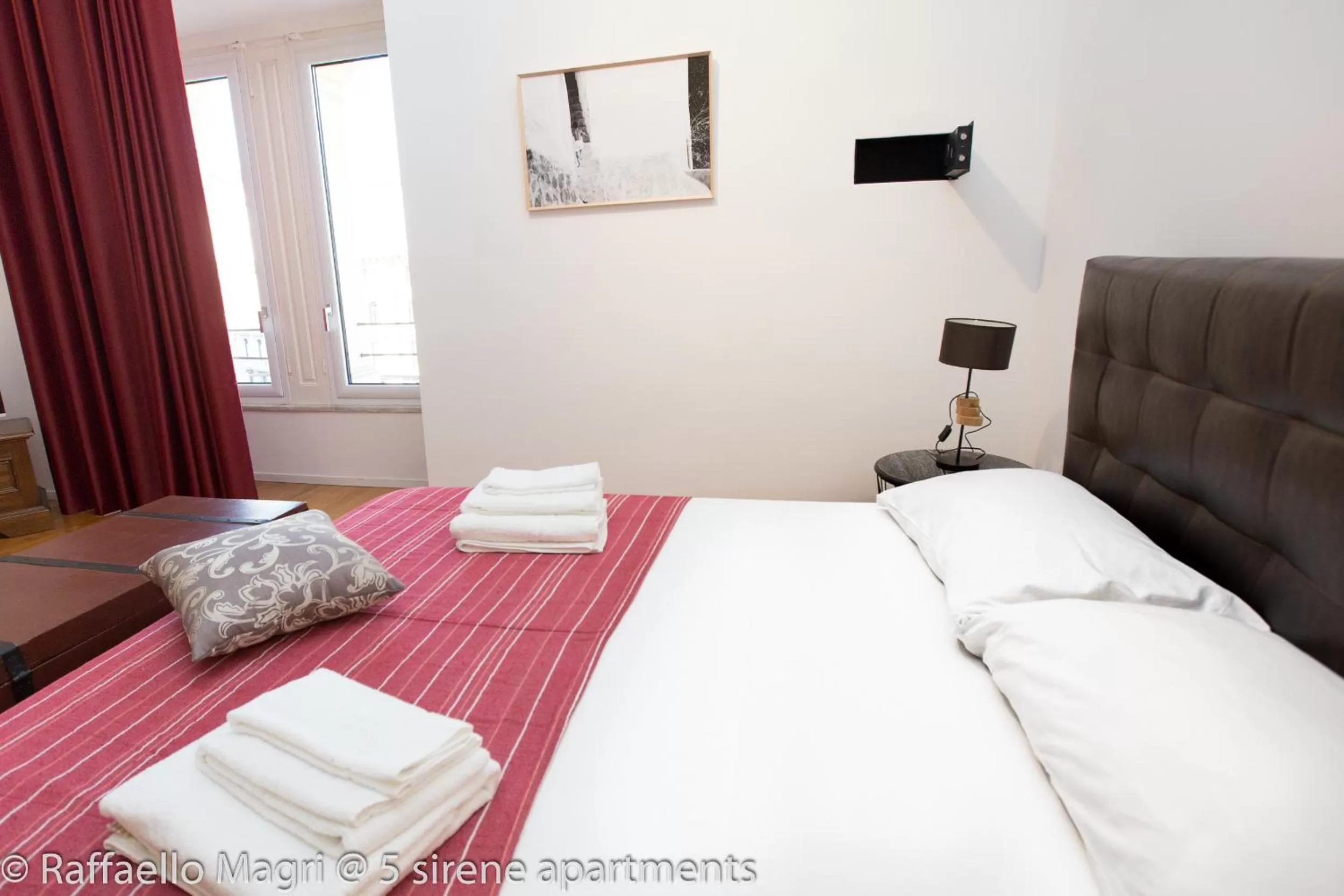 Bedroom, Bed in 5 sirene