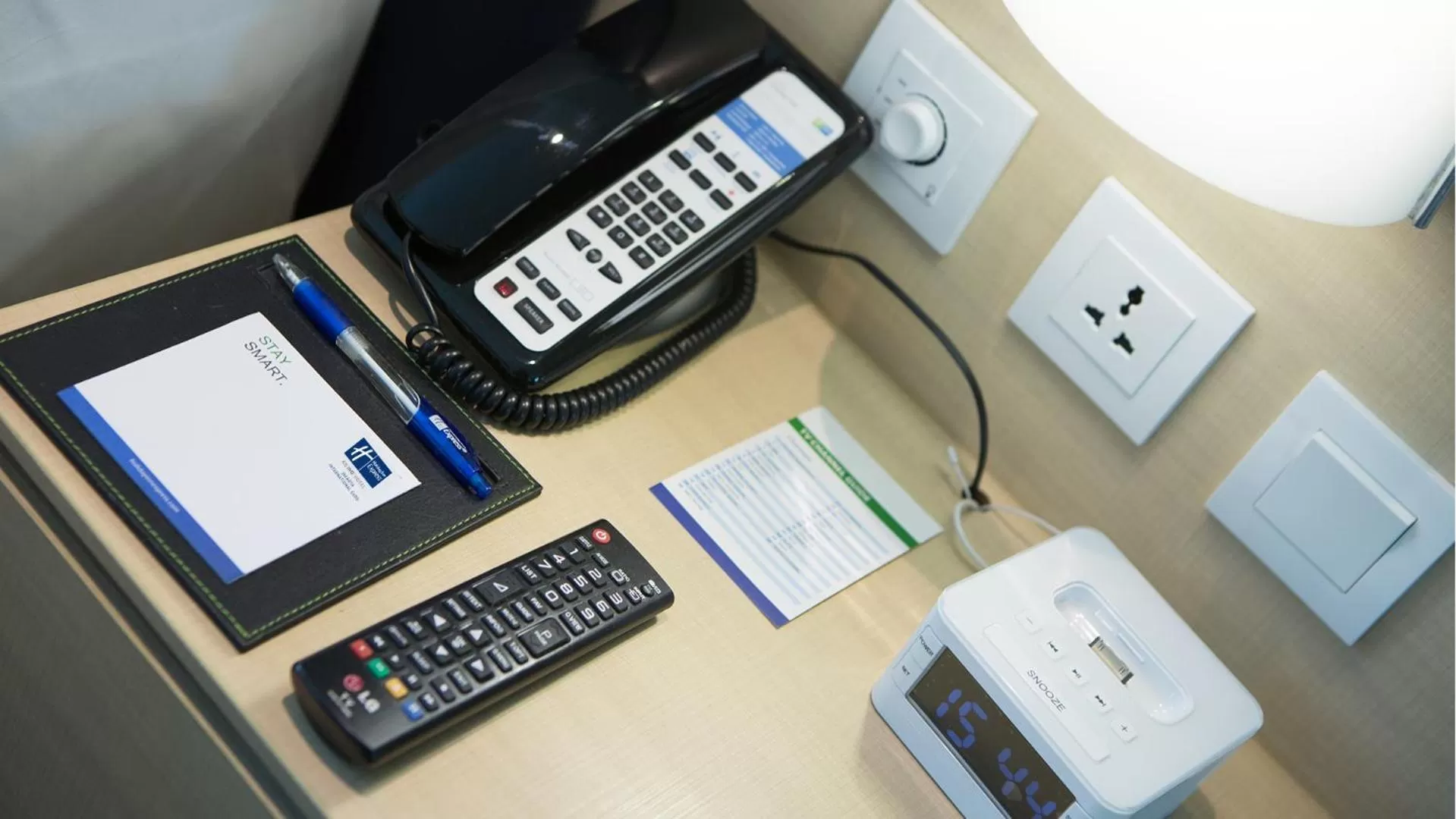 Bedroom in Holiday Inn Express Jakarta International Expo by IHG