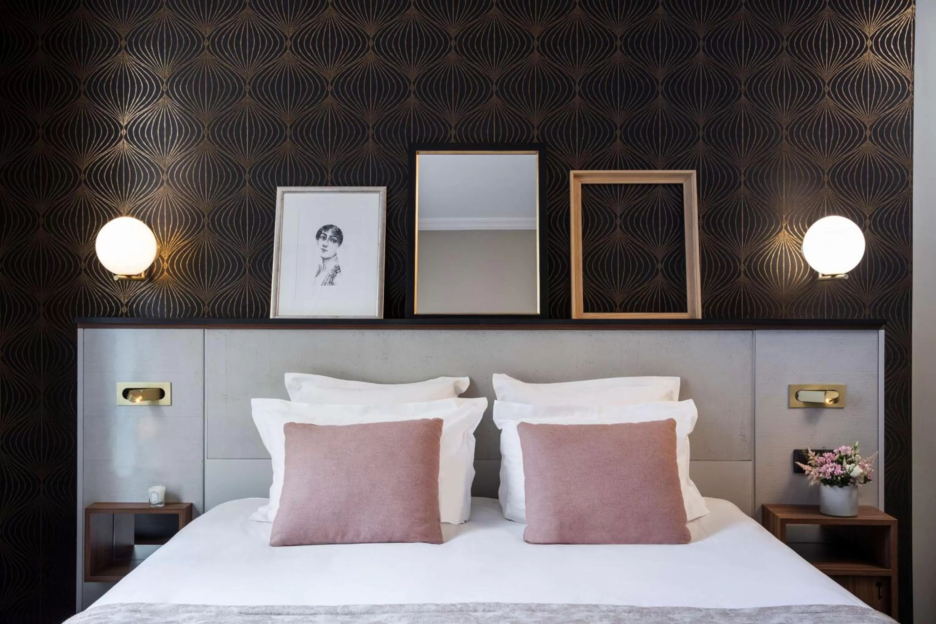 Photo of the whole room, Bed in Best Western Plus La Demeure