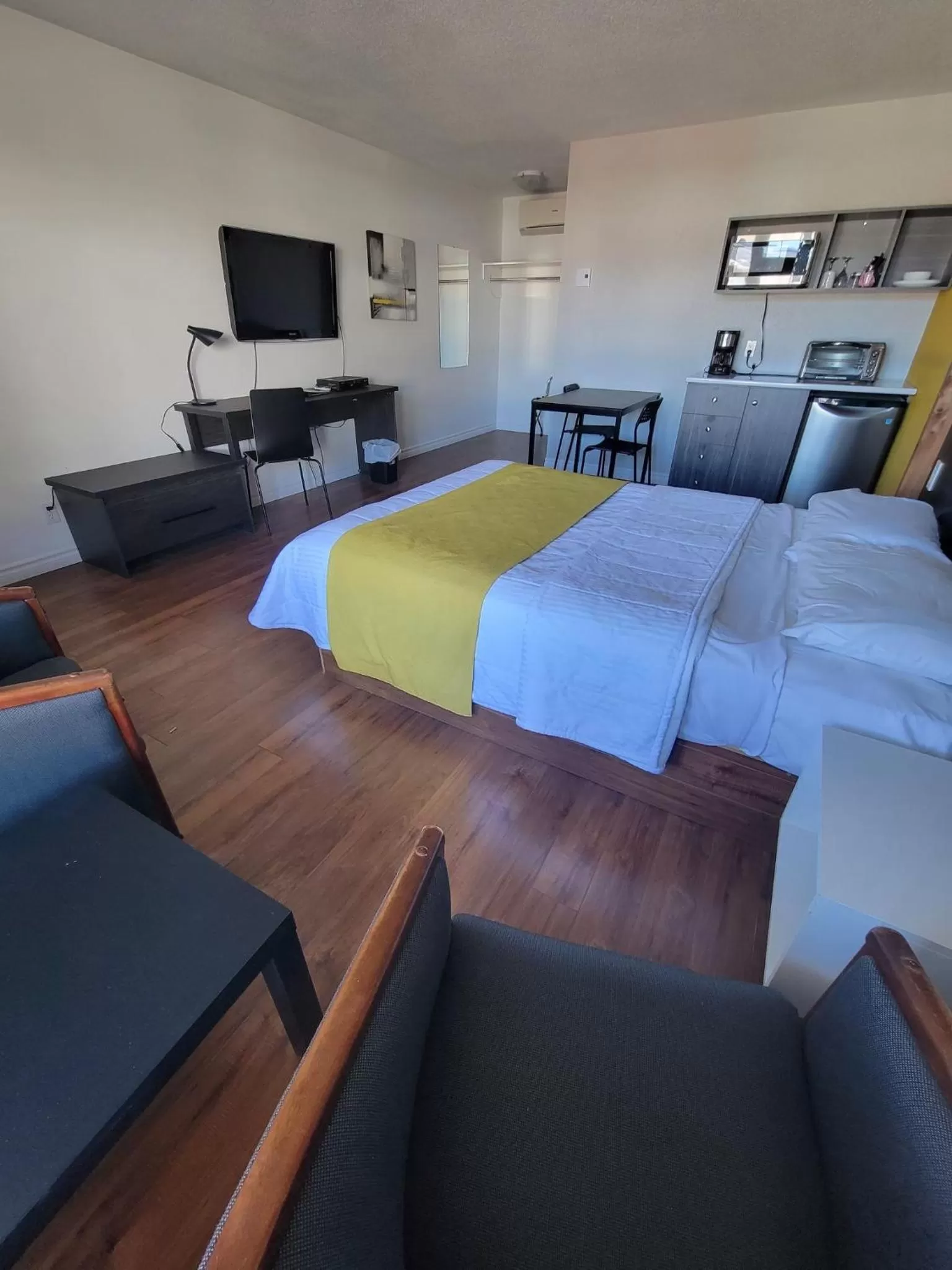 Bed in Motel Le Riviera