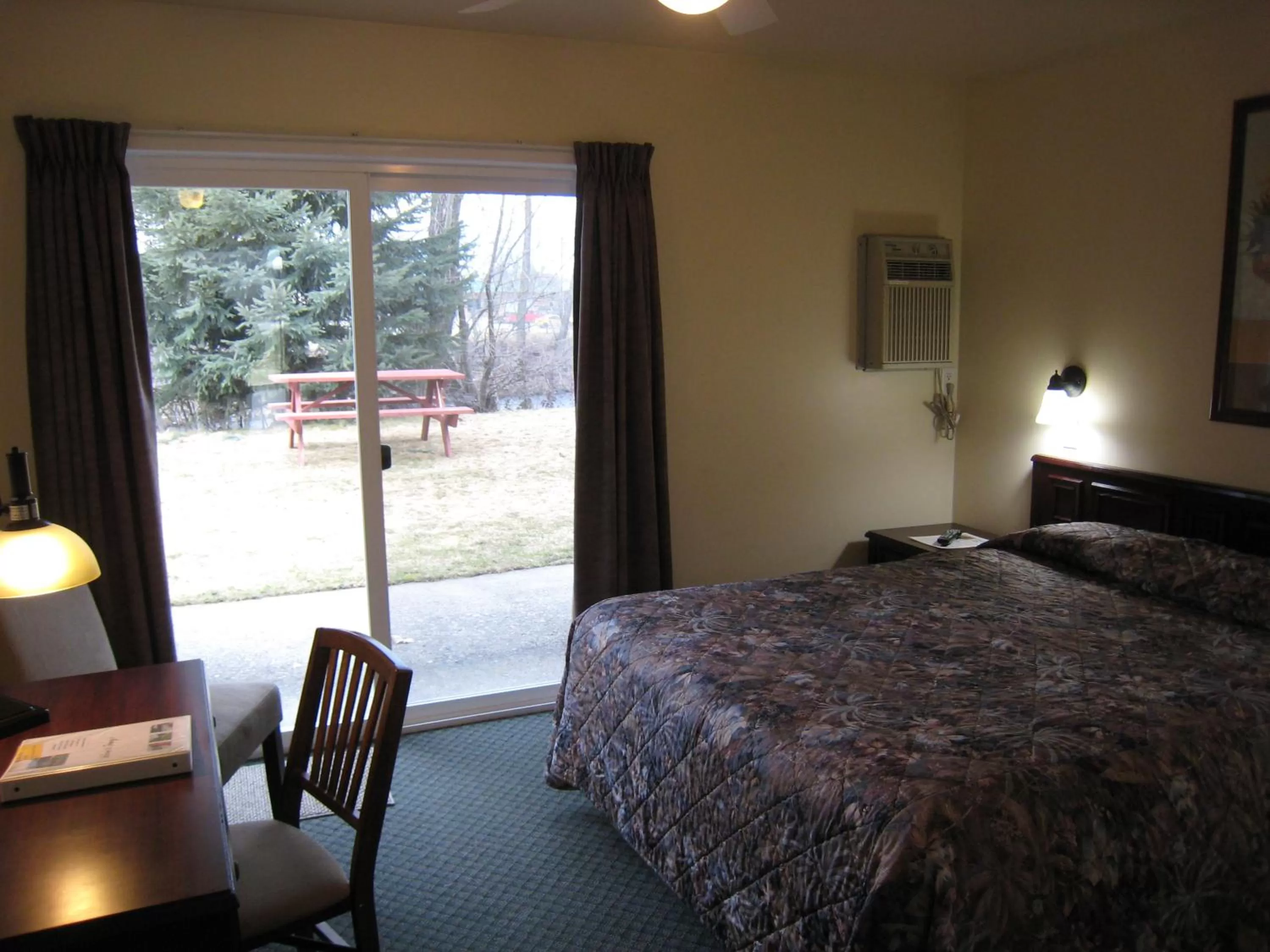 Day, Bed in Johnny's Motel