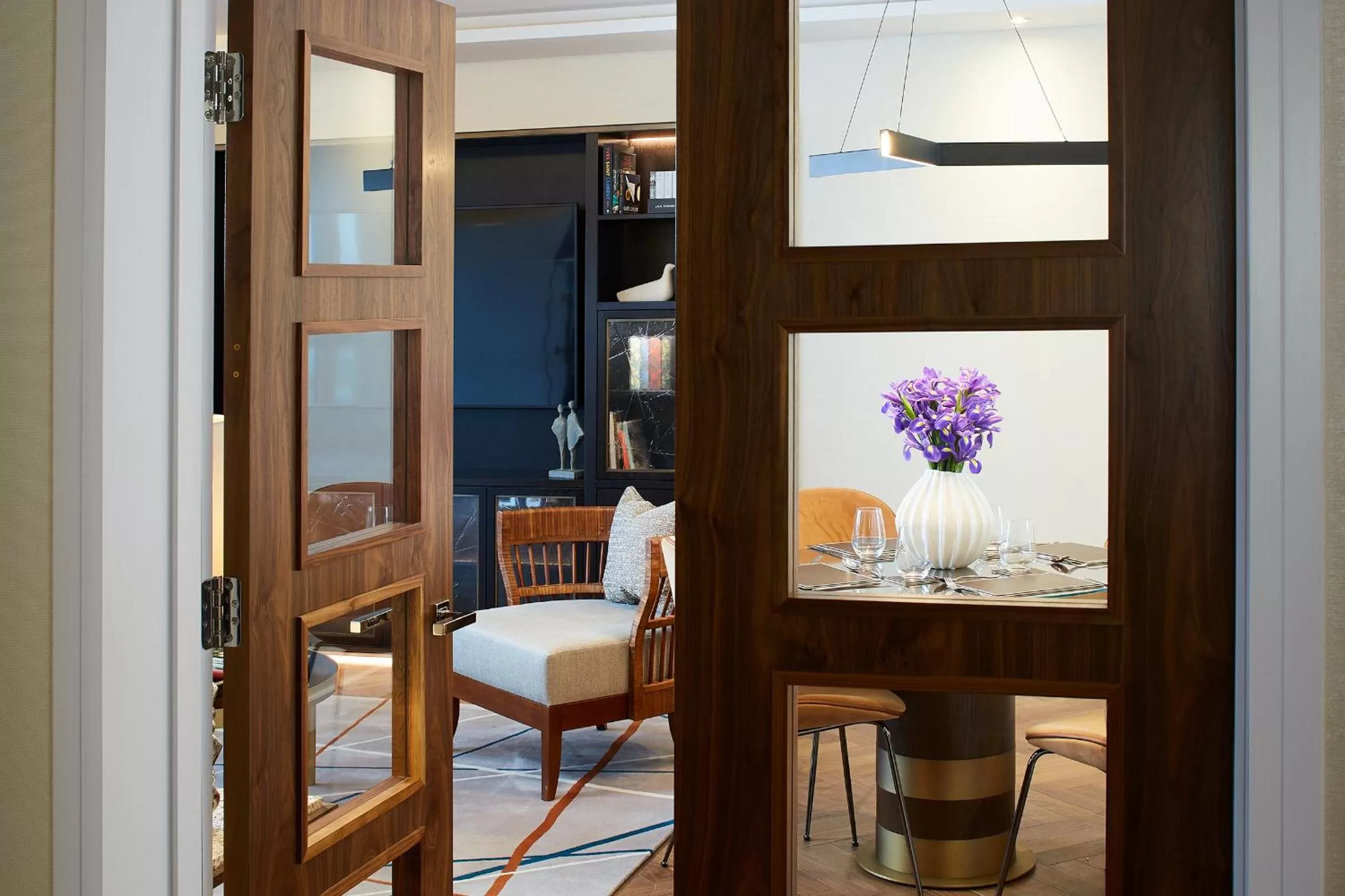 Dining area in Cheval Gloucester Park at Kensington