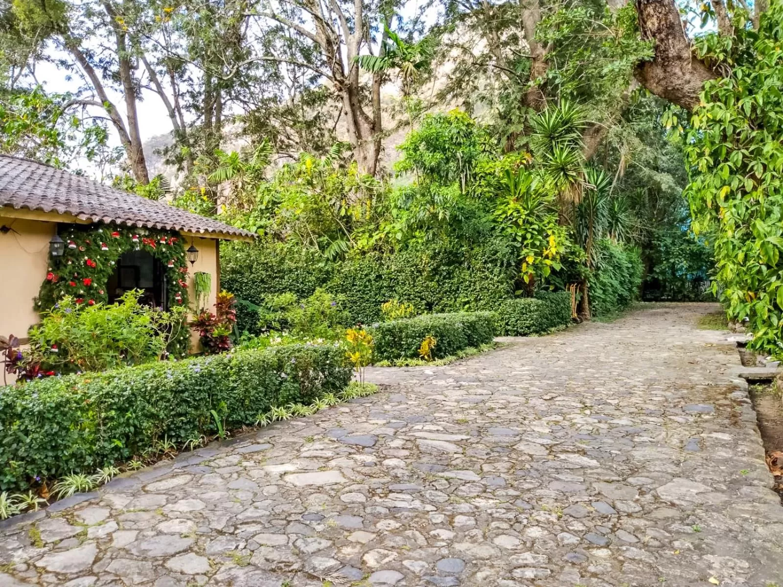 Property building in Hotel San Buenaventura de Atitlán