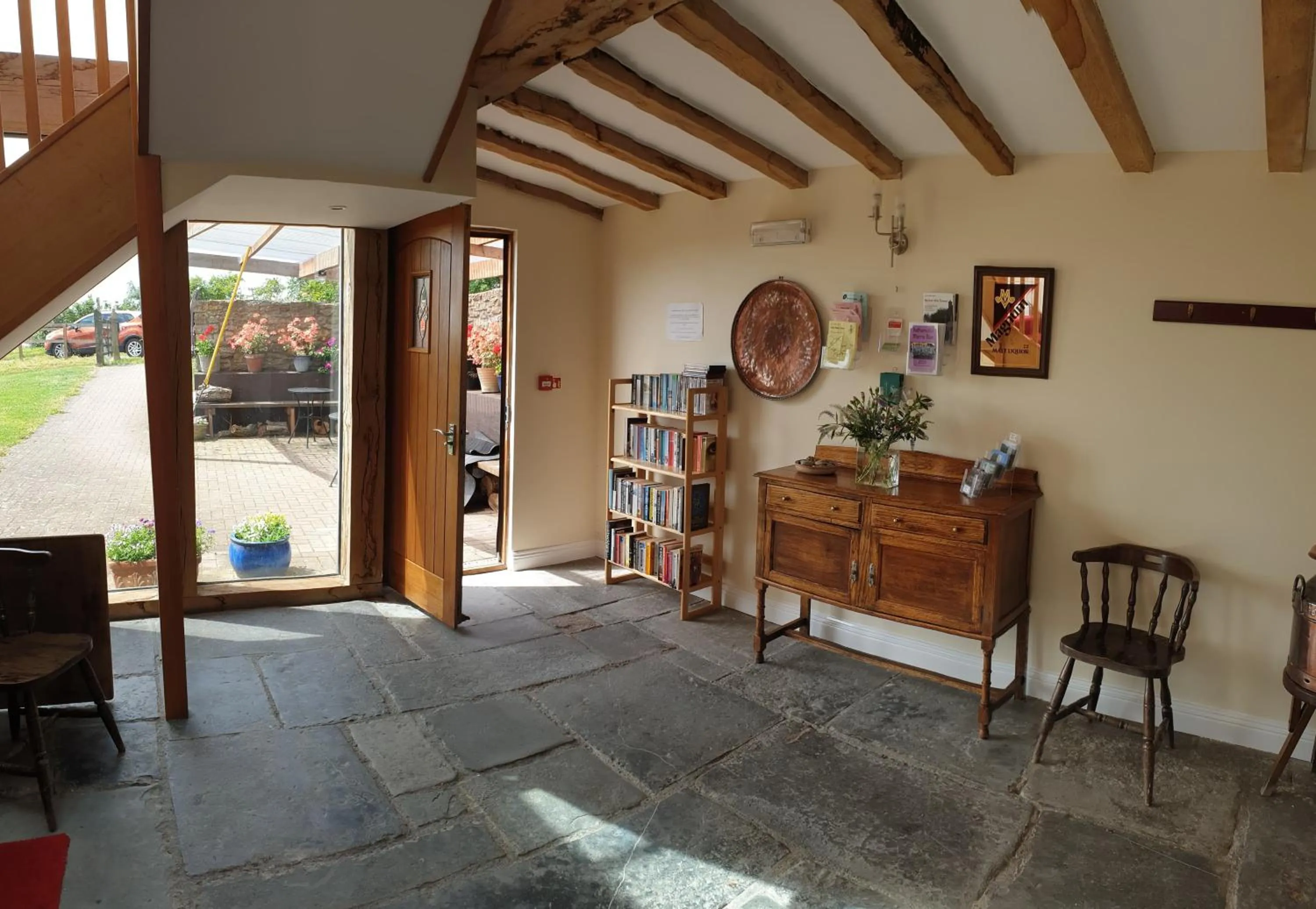 Facade/entrance in the old red lion