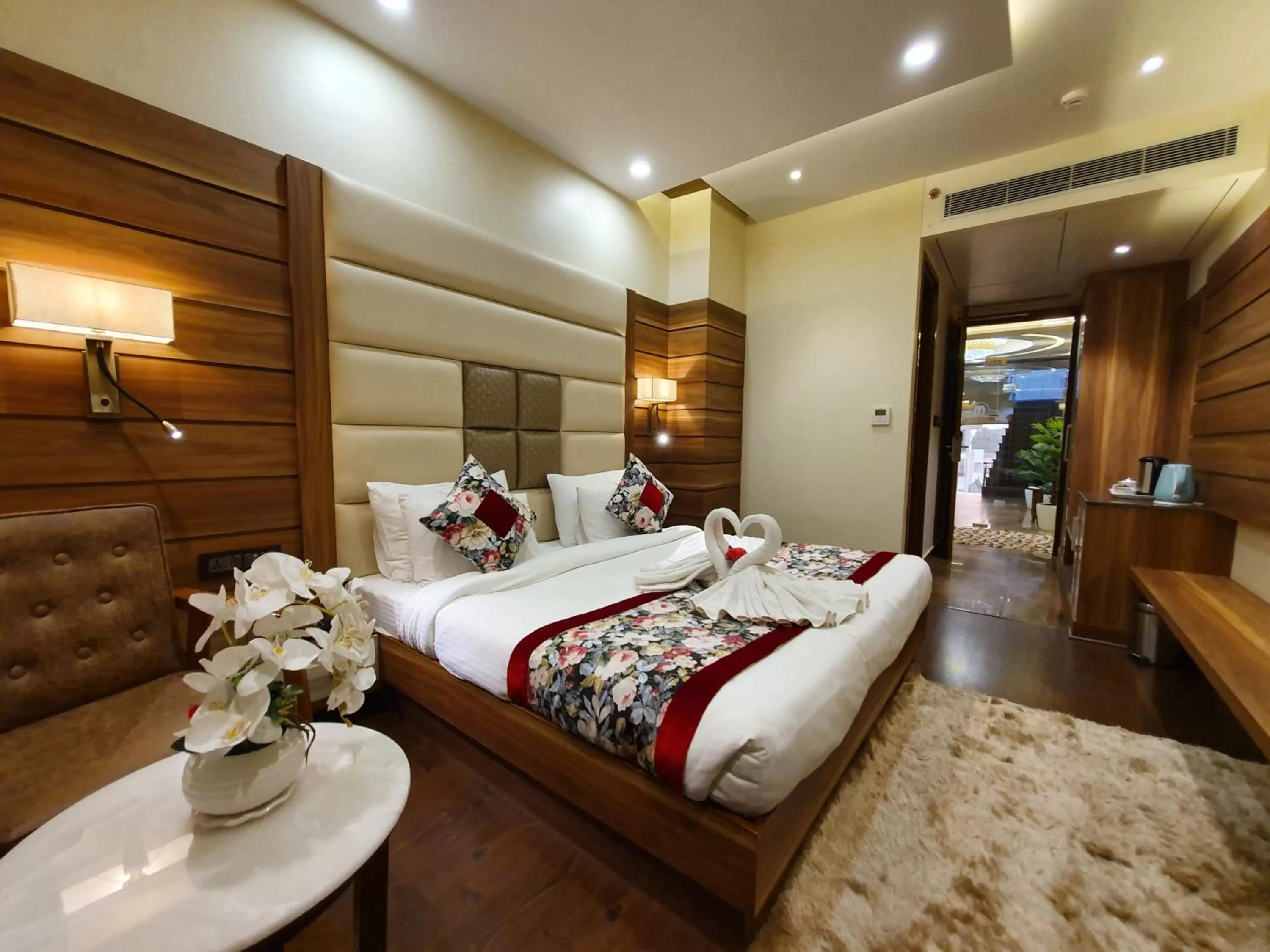 Bed in Hotel Makhan Residency