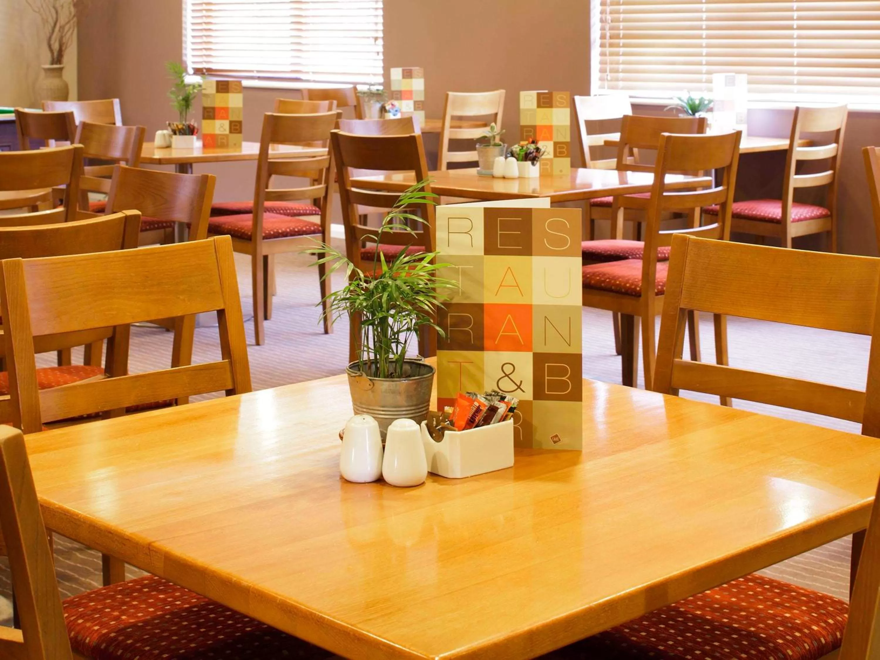 Restaurant/places to eat in ibis Chesterfield Centre – Market Town