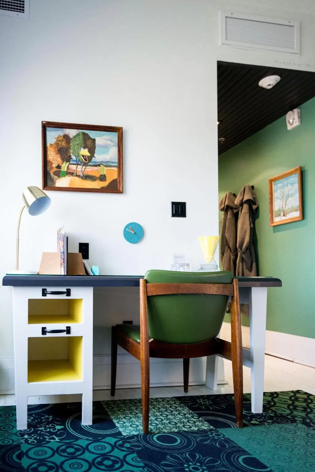 Seating area in Drake Devonshire and Motor Inn