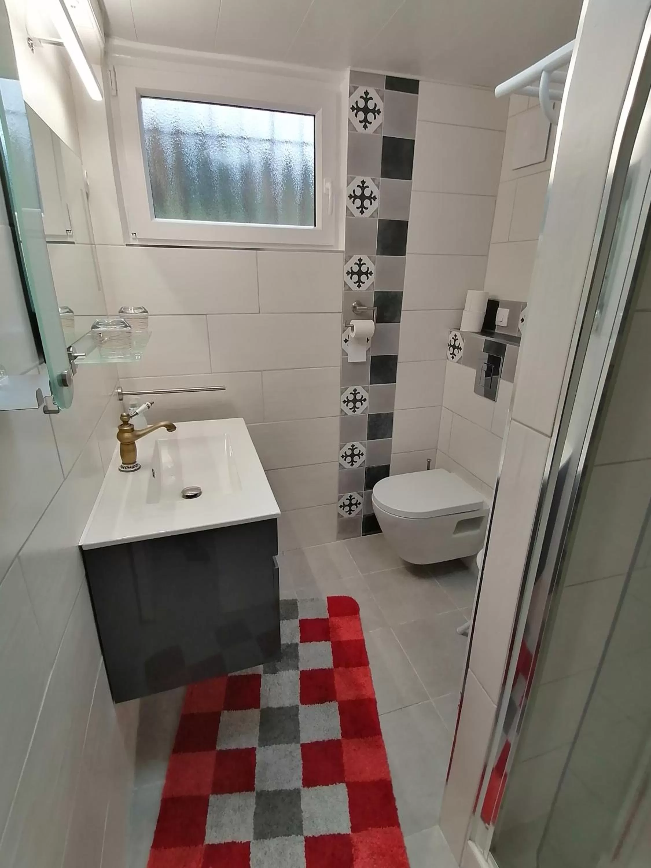 Shower in Chambres d'Hôtes de l'Avison