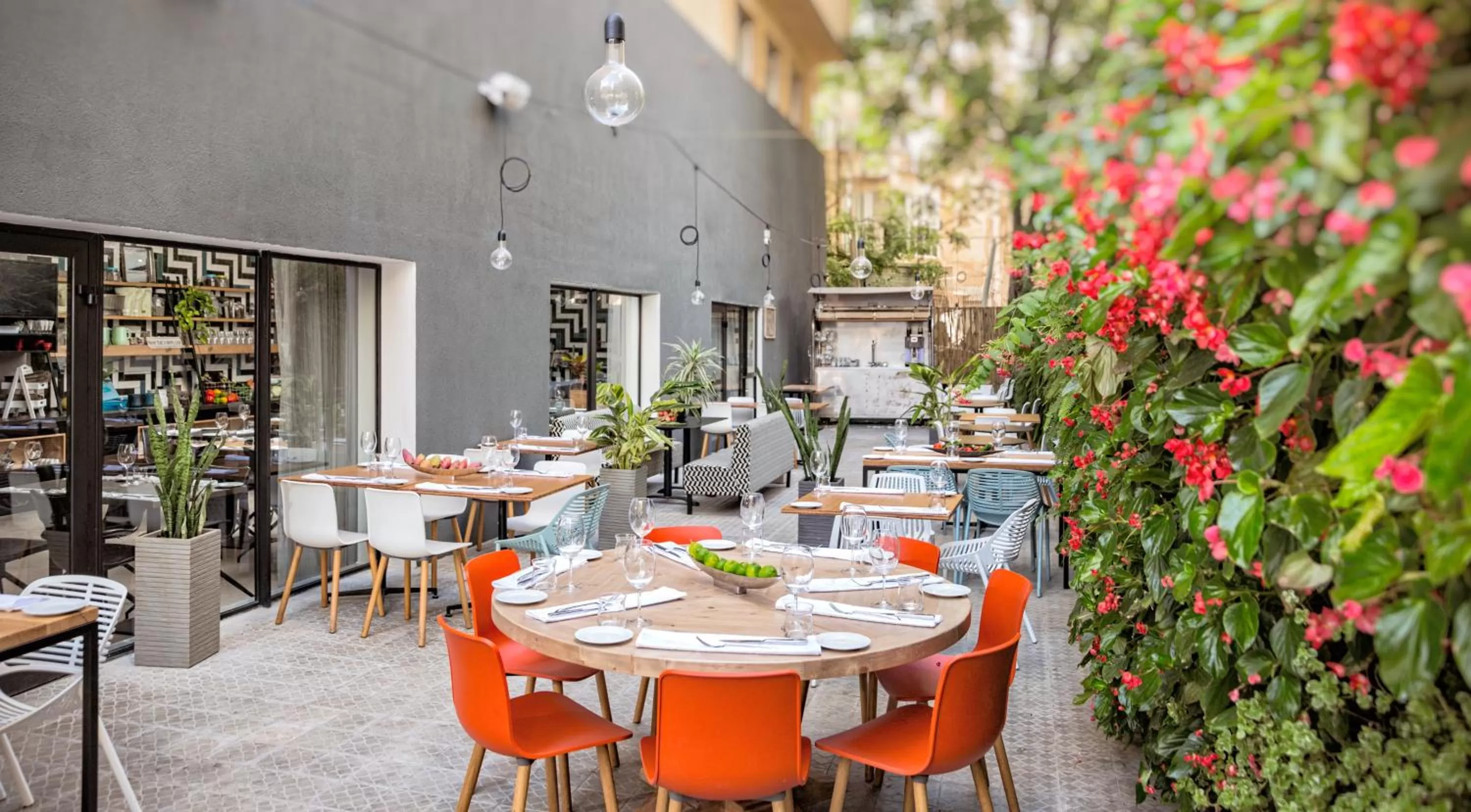 Restaurant/places to eat in Prima City Hotel