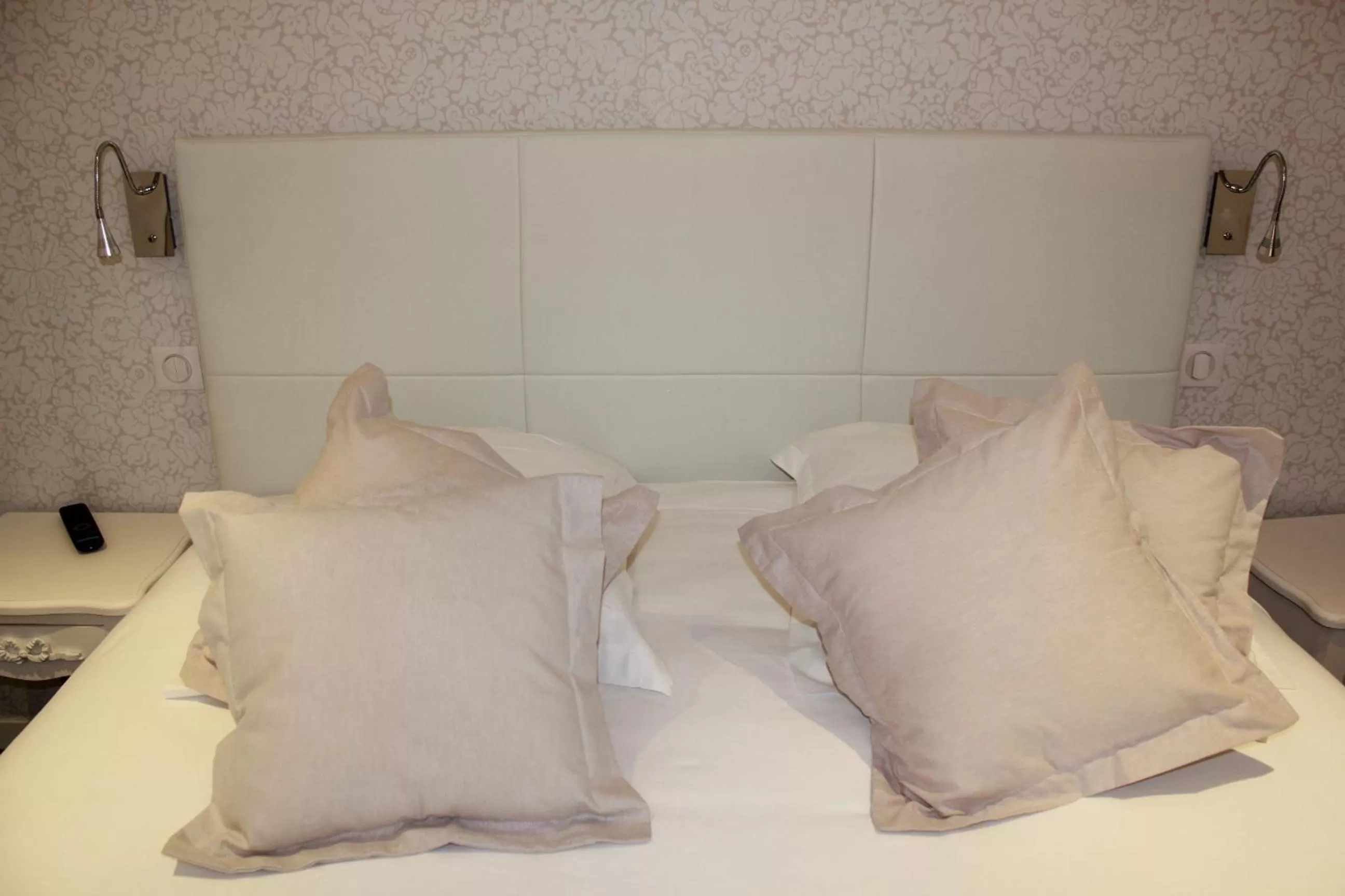 Decorative detail, Bed in Hôtel Central