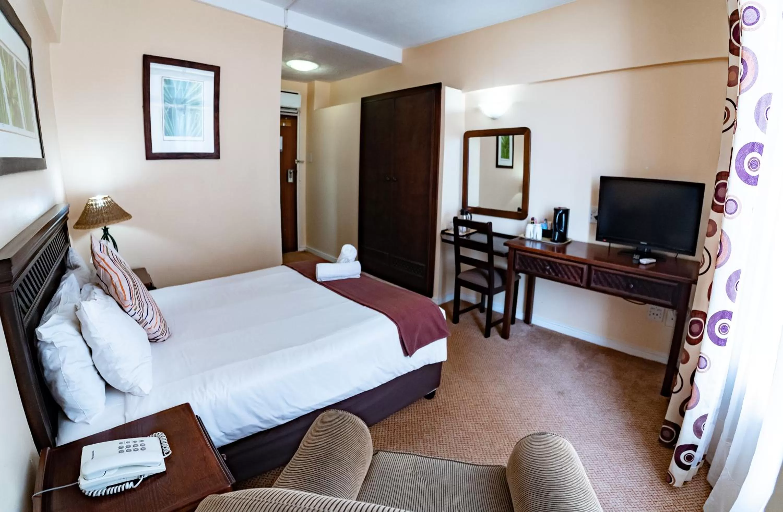 Bathroom, Bed in Gooderson Tropicana Hotel