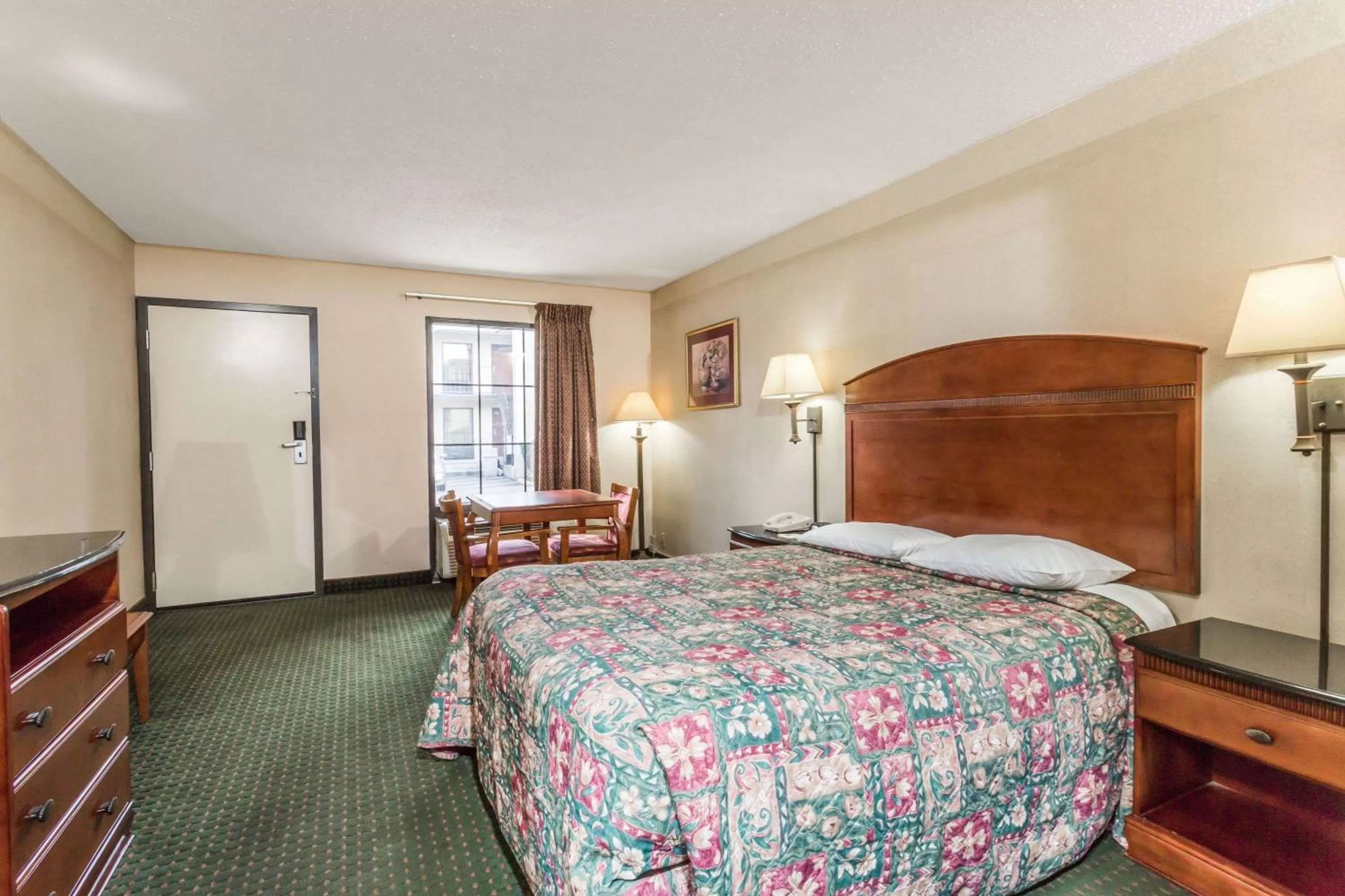 Photo of the whole room, Bed in Days Inn by Wyndham Camp Springs Andrews AFB