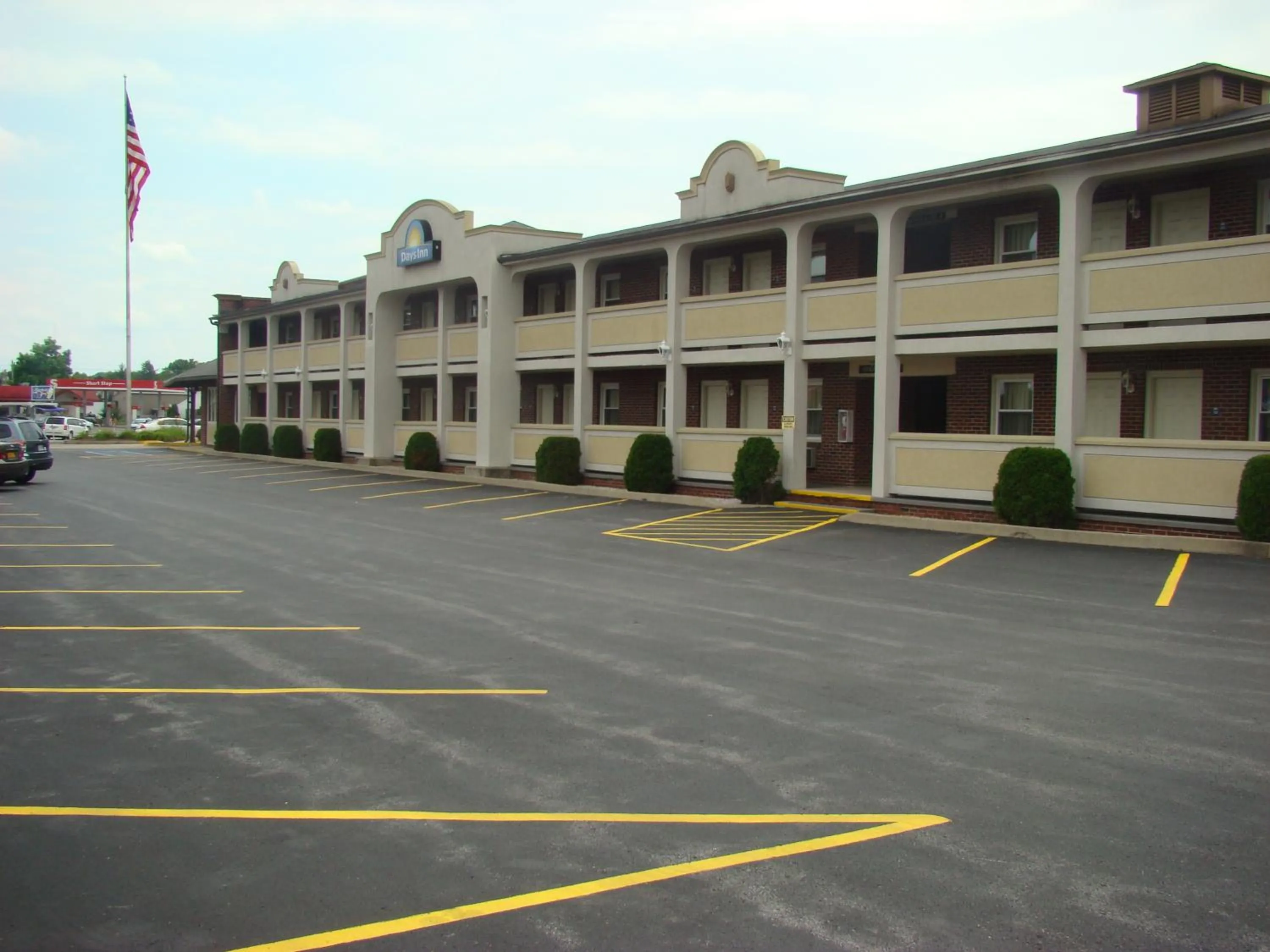 Property building in Aderi Hotel Lewisburg