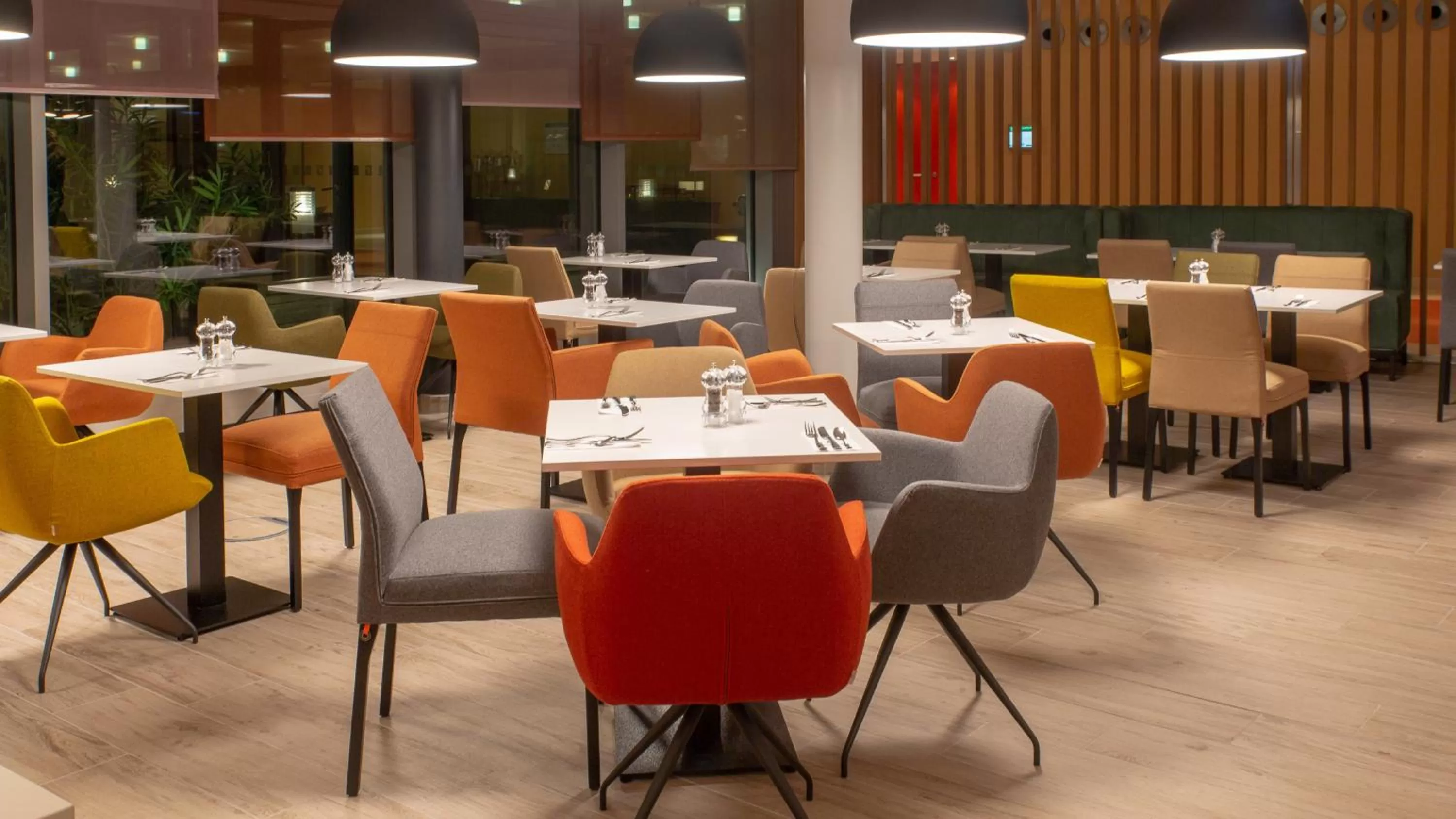 Restaurant/places to eat in Holiday Inn Berlin Airport - Conference Centre by IHG