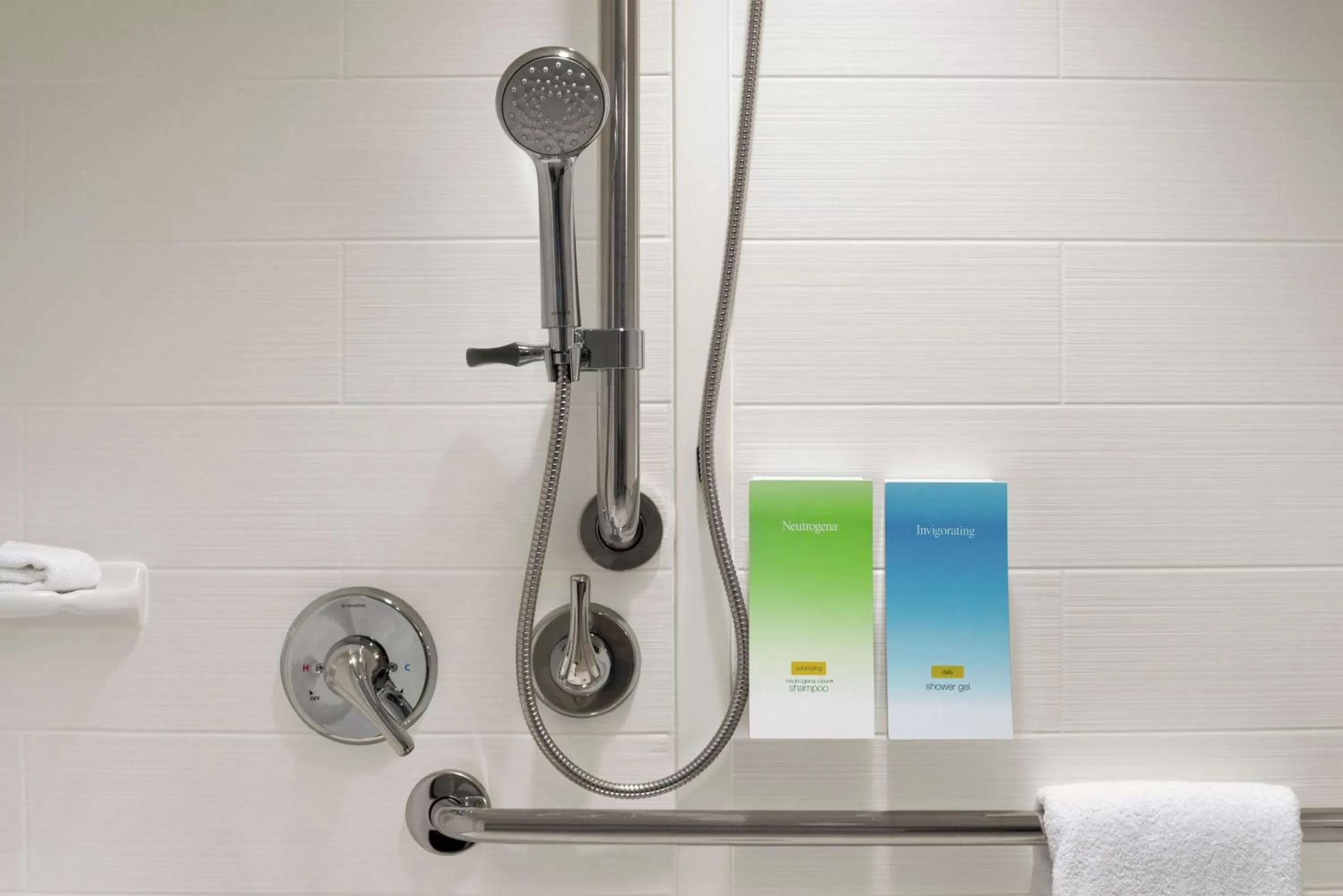 Bathroom in Home2 Suites By Hilton Overland Park, Ks