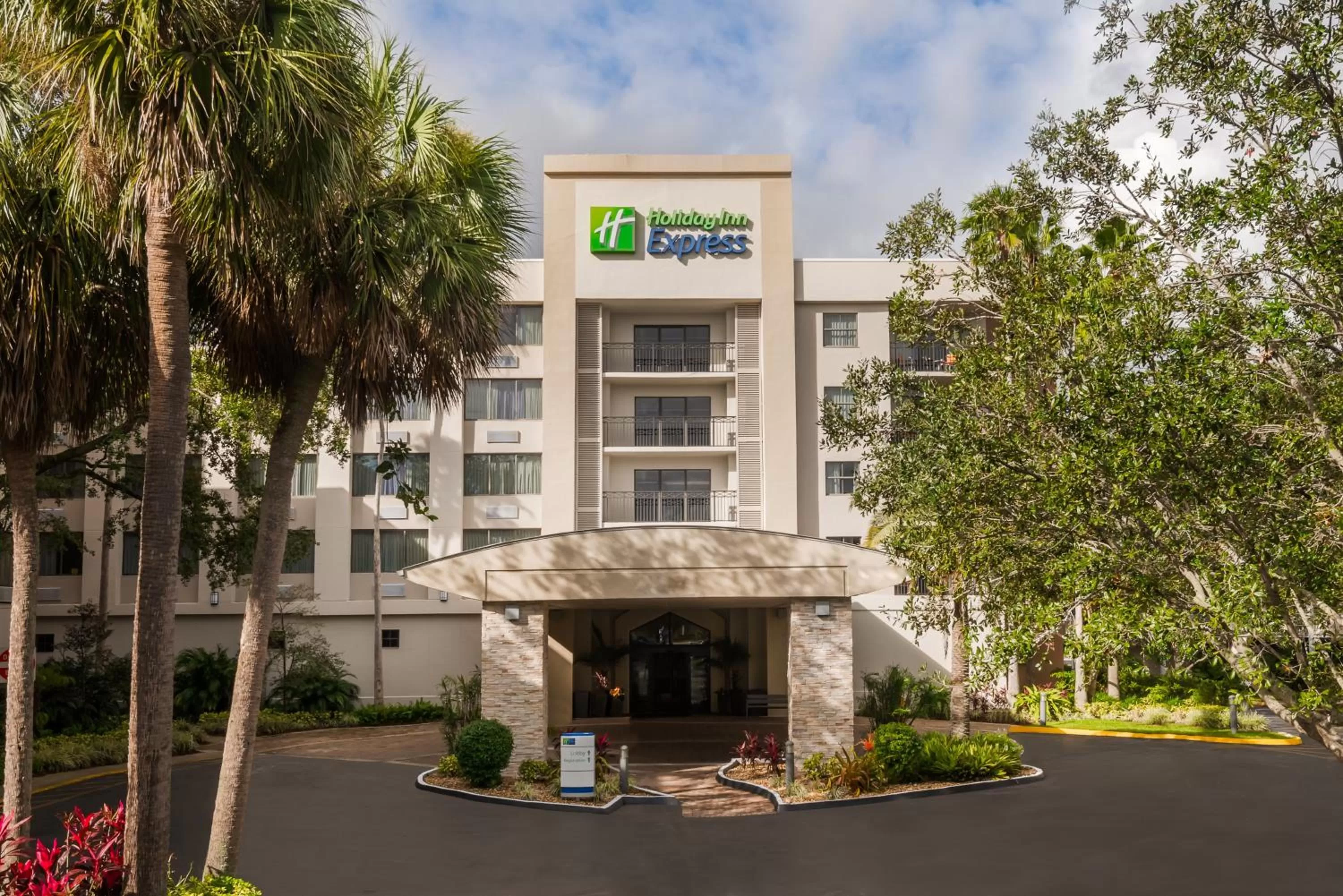 Property building in Holiday Inn Express Hotel & Suites Ft. Lauderdale-Plantation by IHG