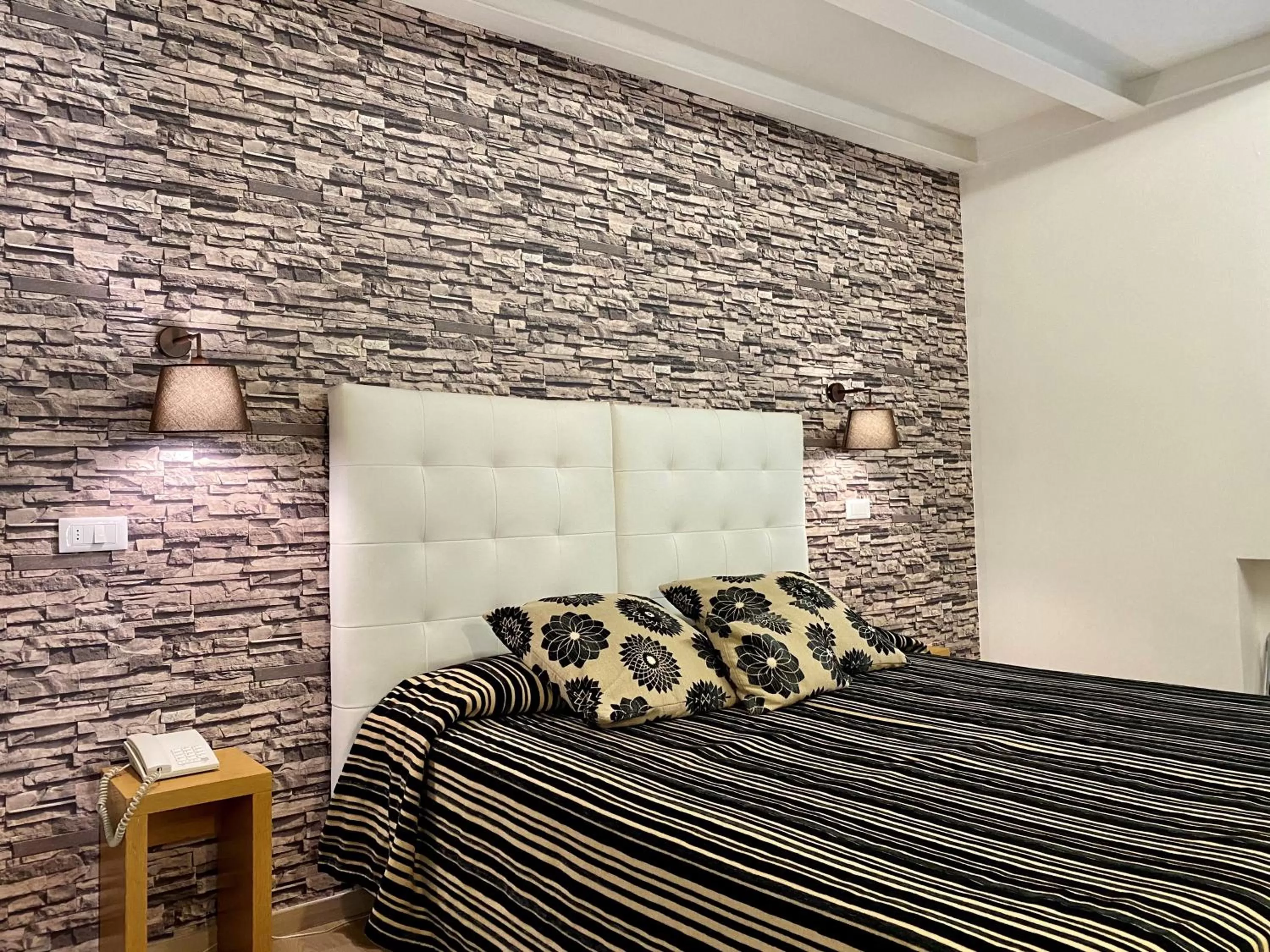 Bed in Hotel Il Guercino